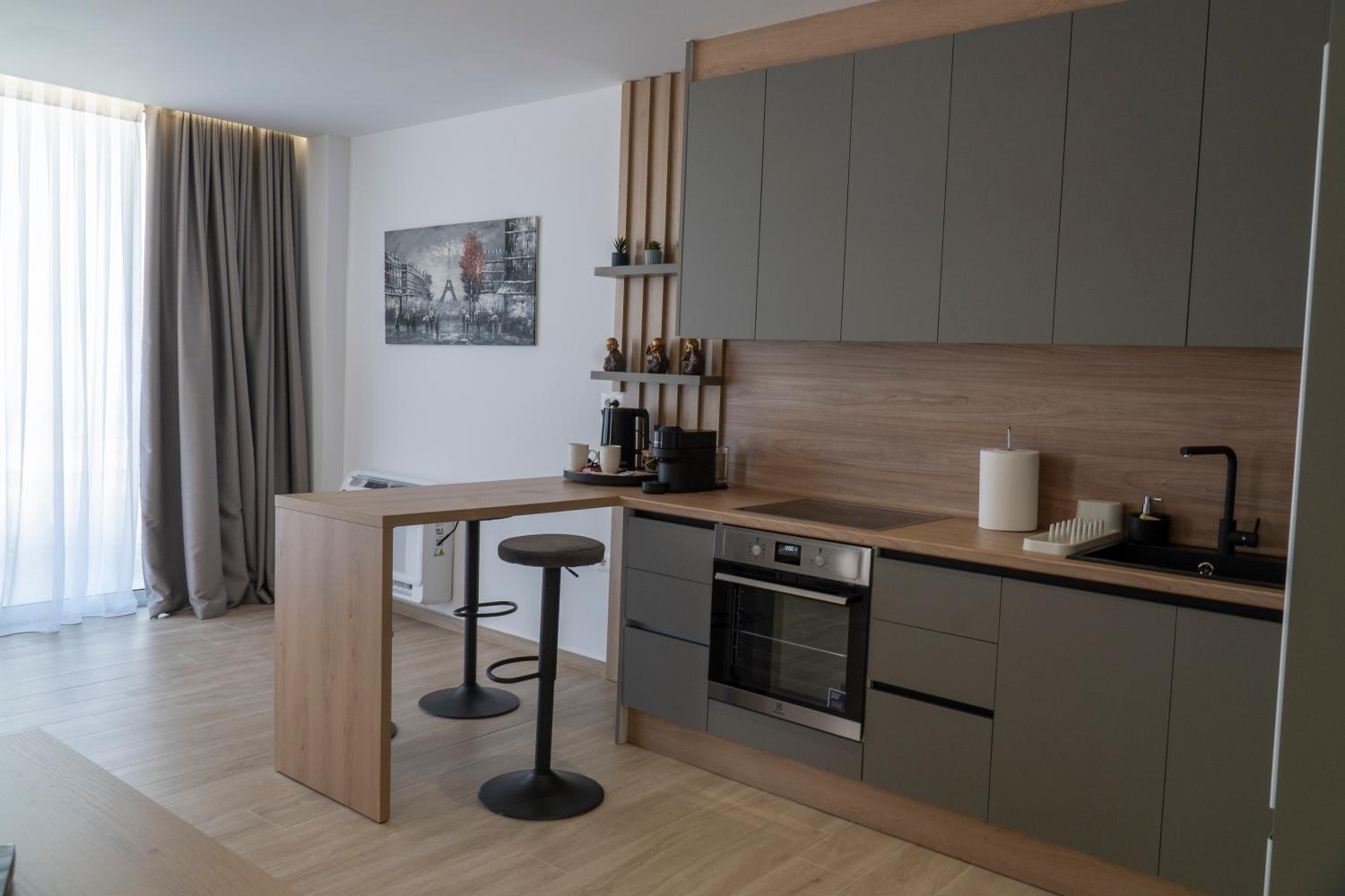 Mateo Apartments