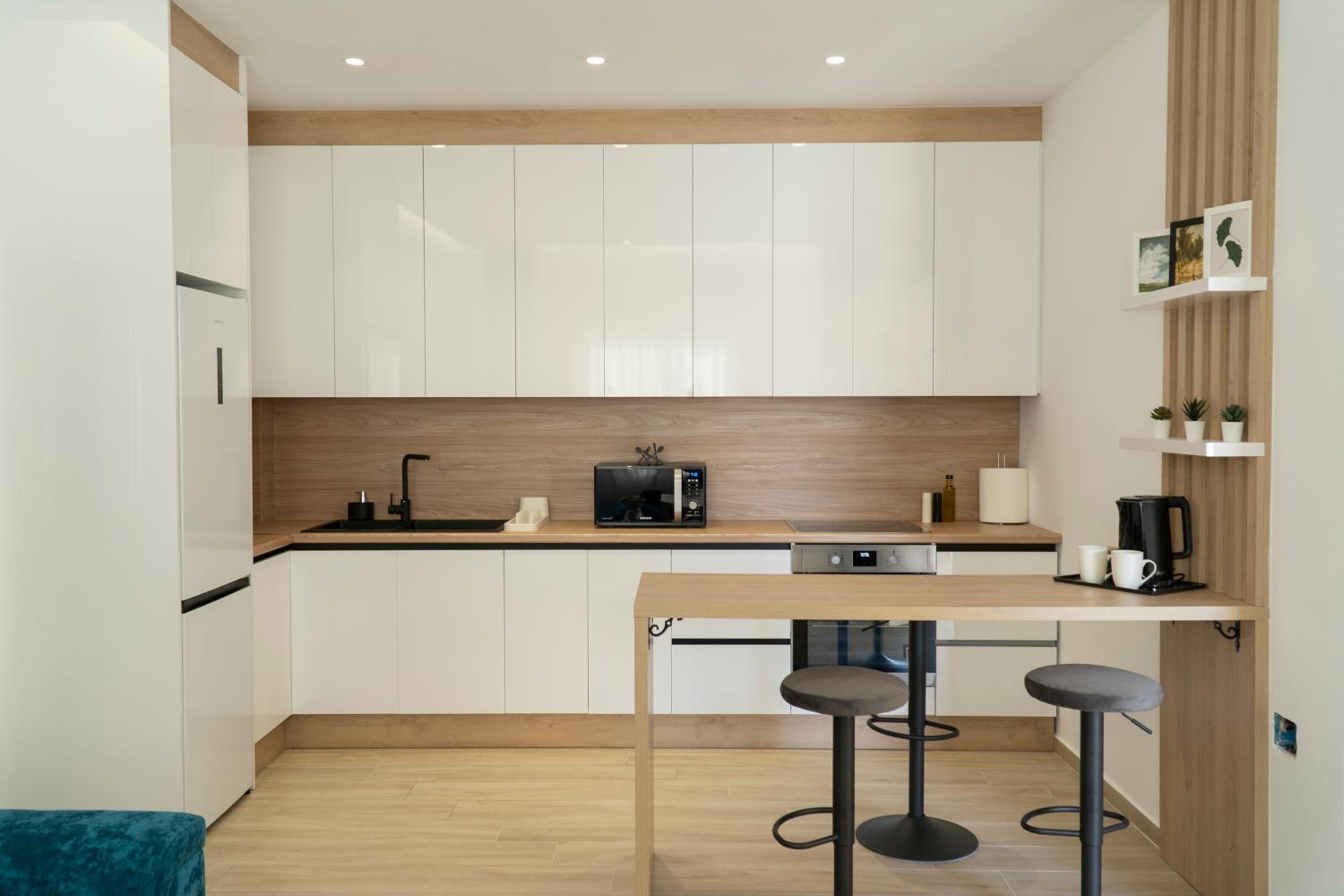 Mateo Apartments