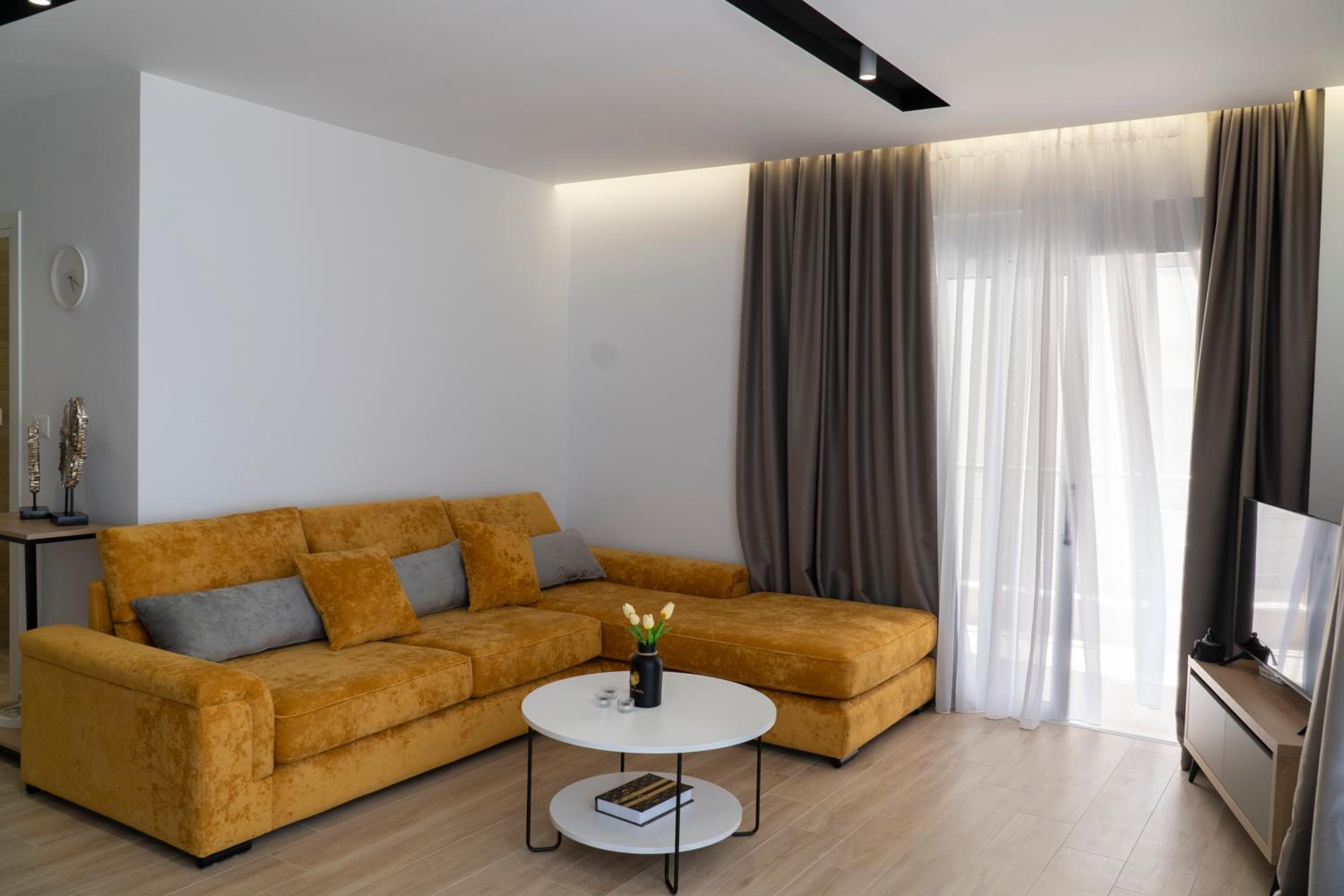 Mateo Apartments
