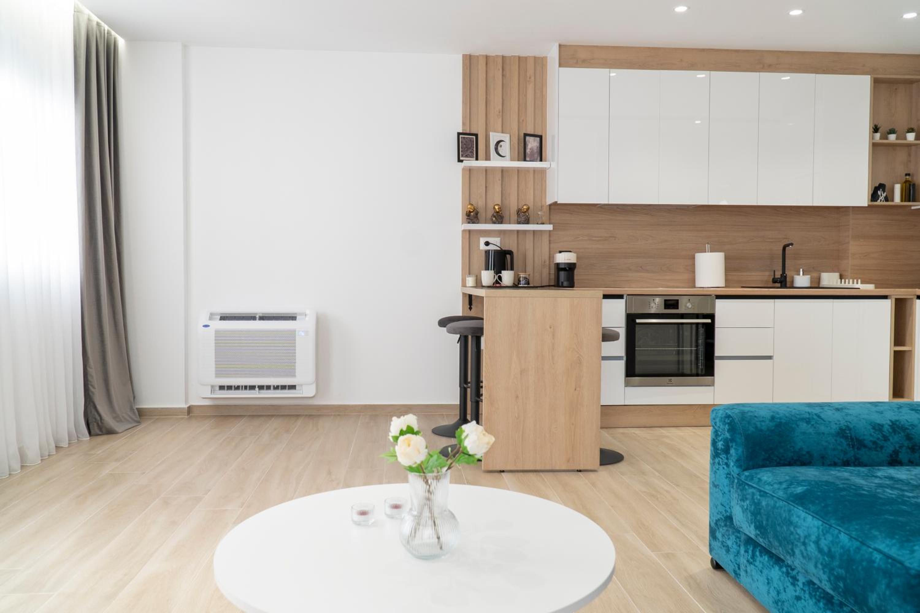 Mateo Apartments
