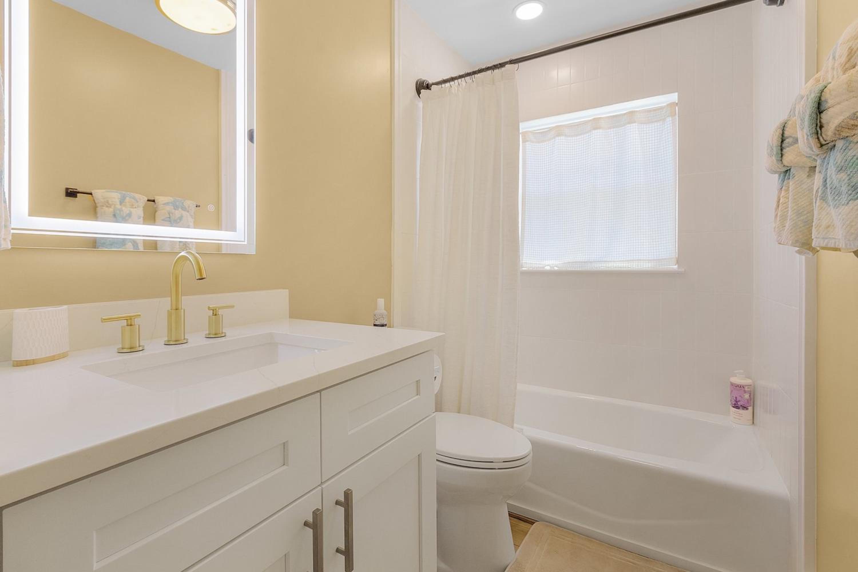 Custom Naples 3BDRM Luxe HomeHtd PoolSuperClean view 5