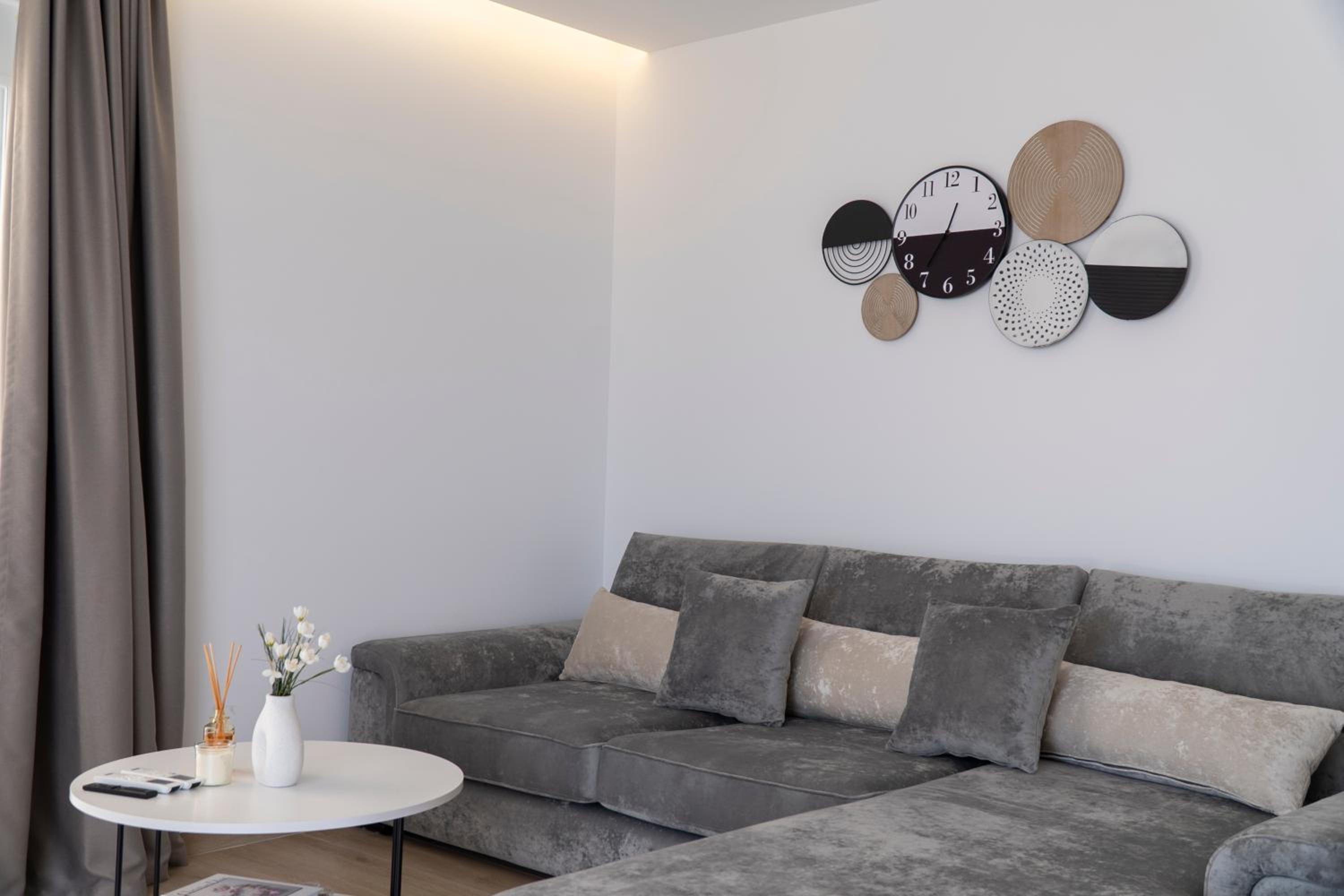Mateo Apartments