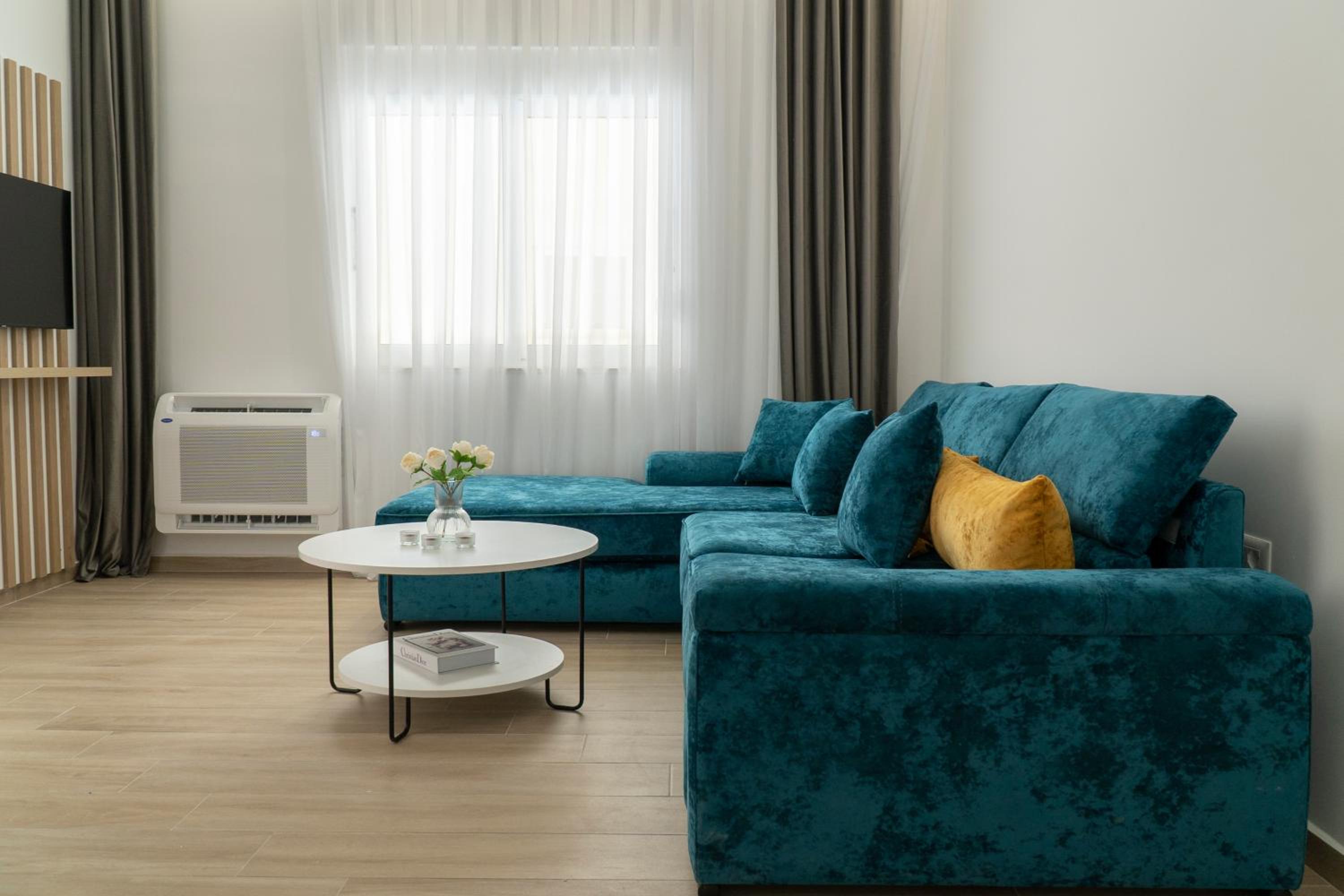 Mateo Apartments