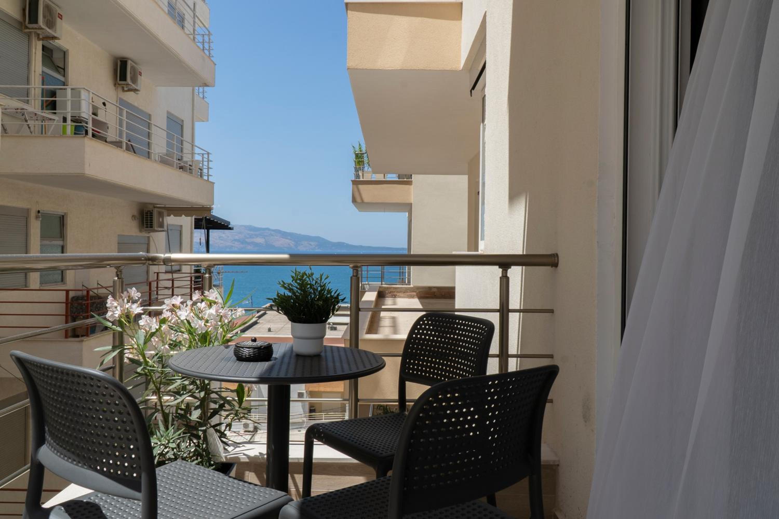 Mateo Apartments