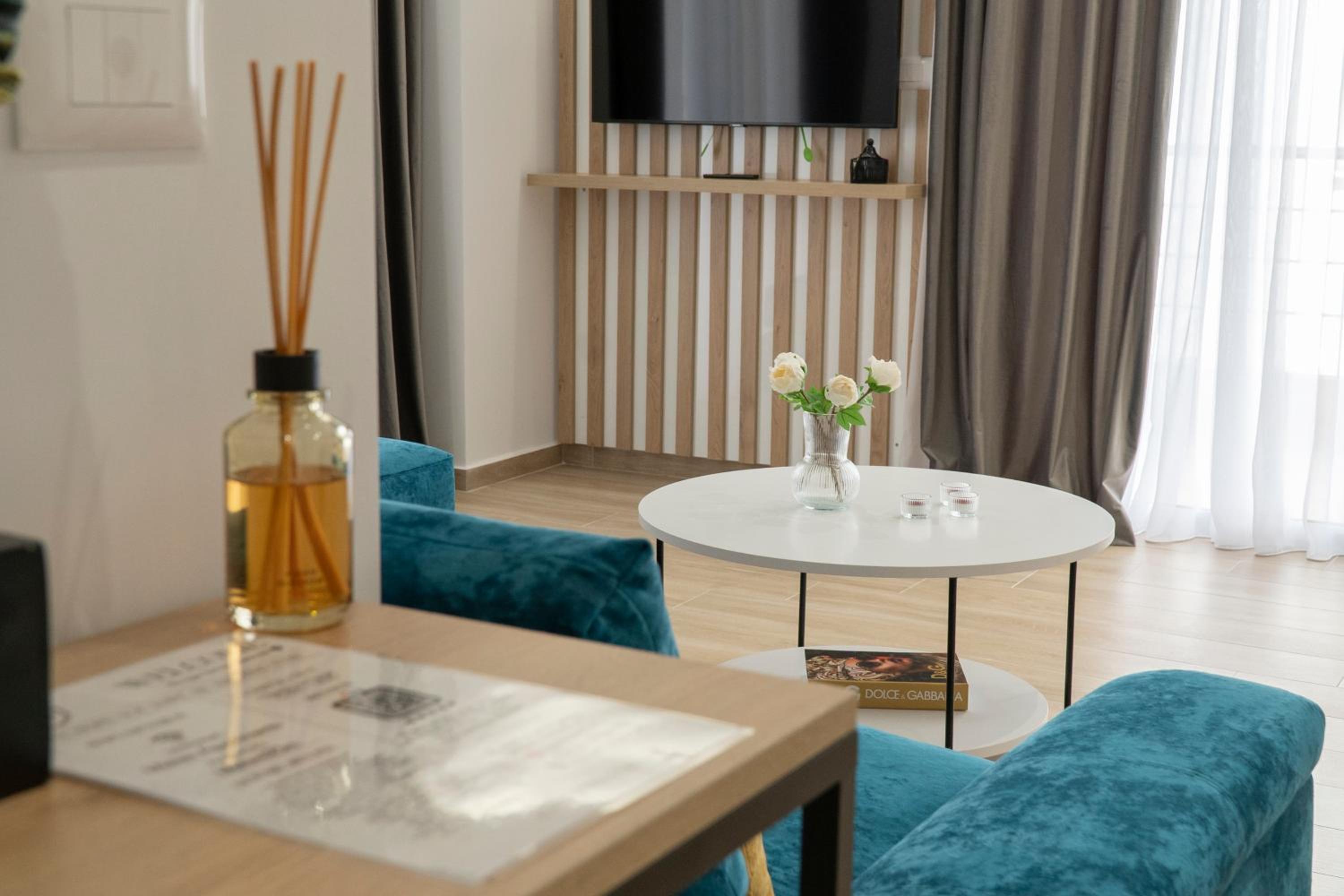 Mateo Apartments