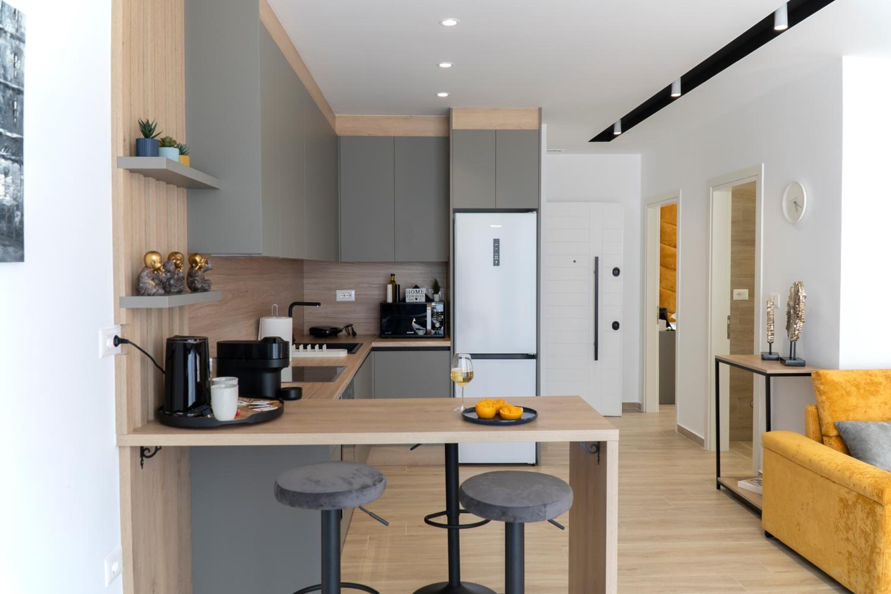 Mateo Apartments
