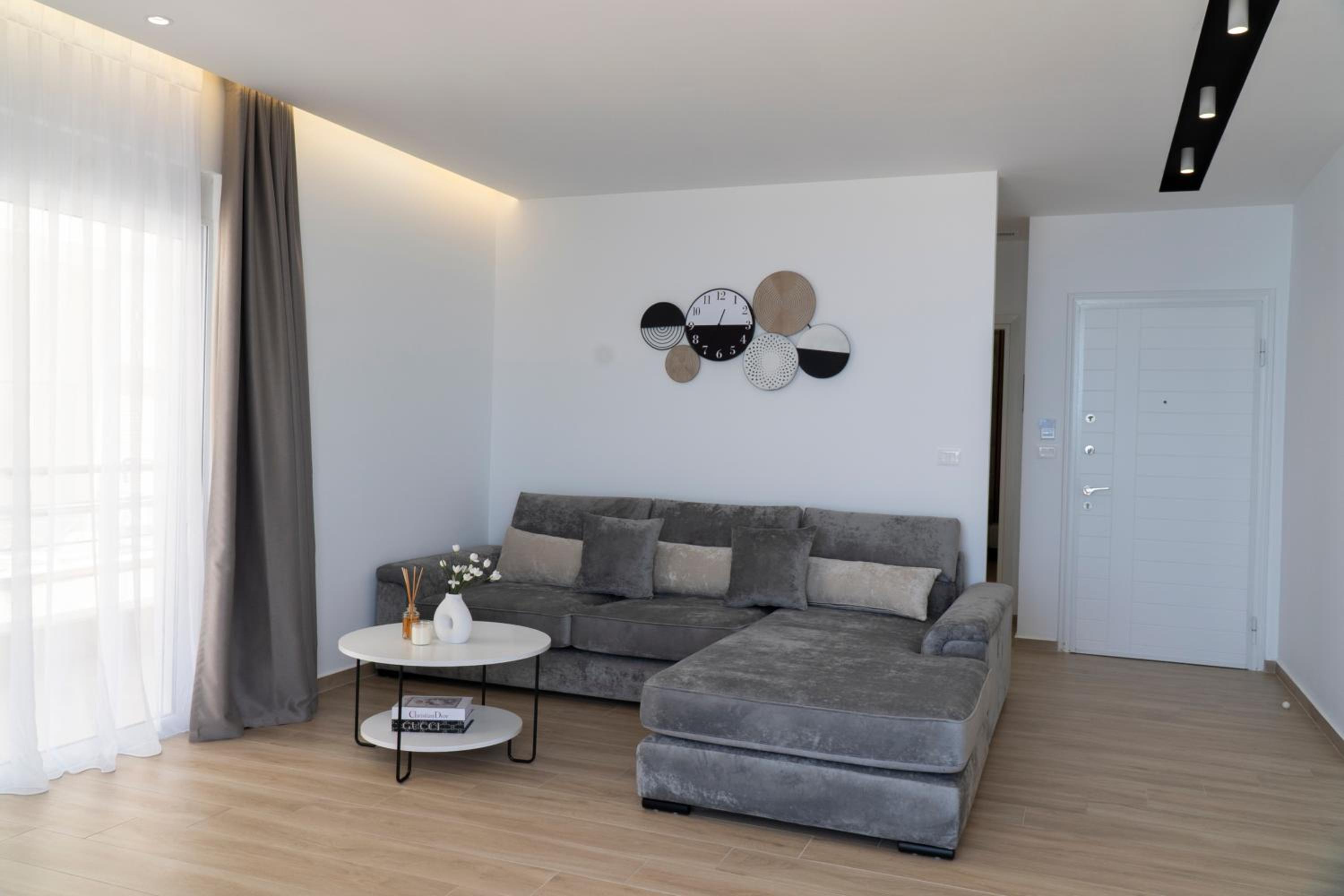 Mateo Apartments