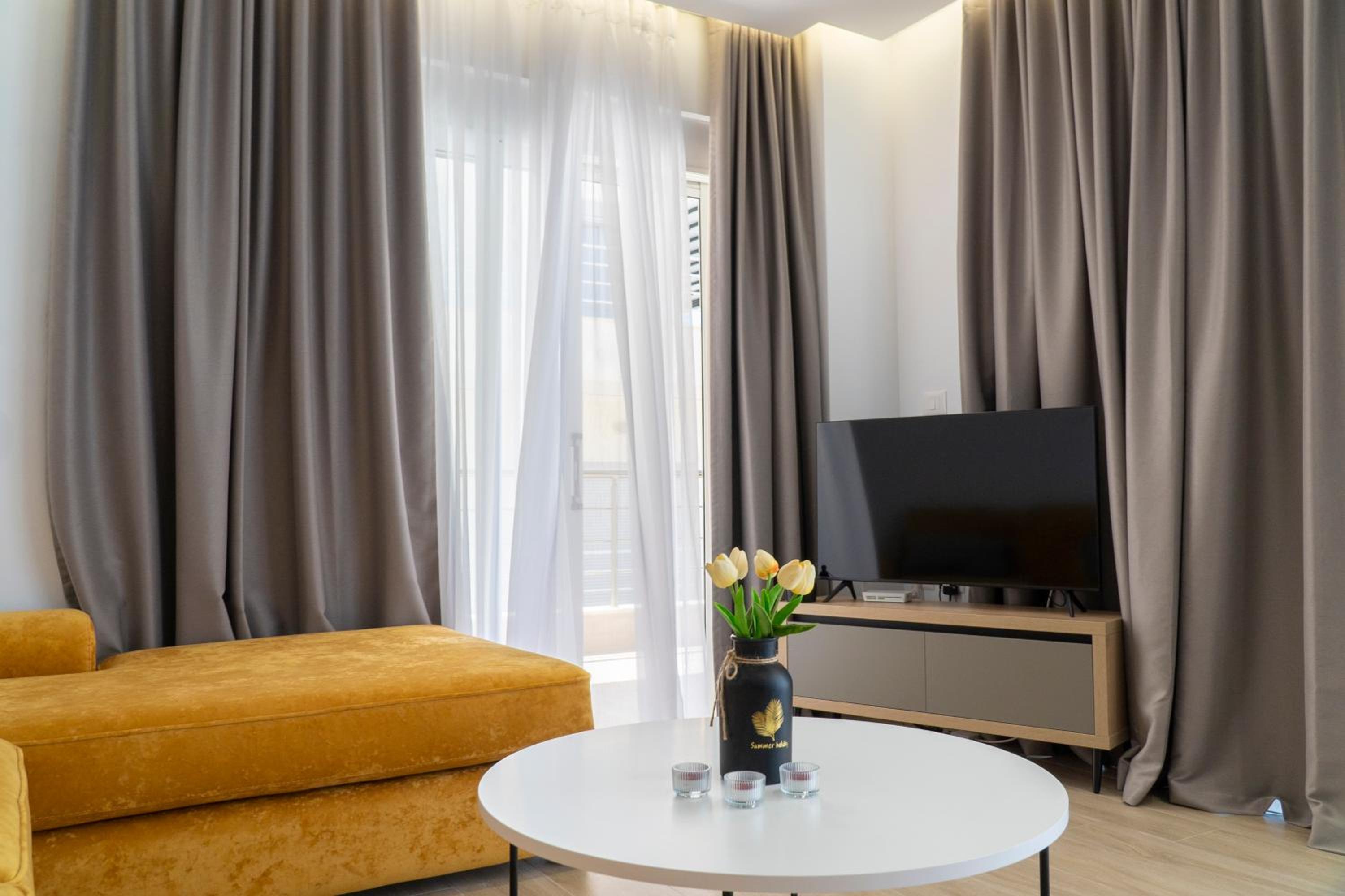 Mateo Apartments