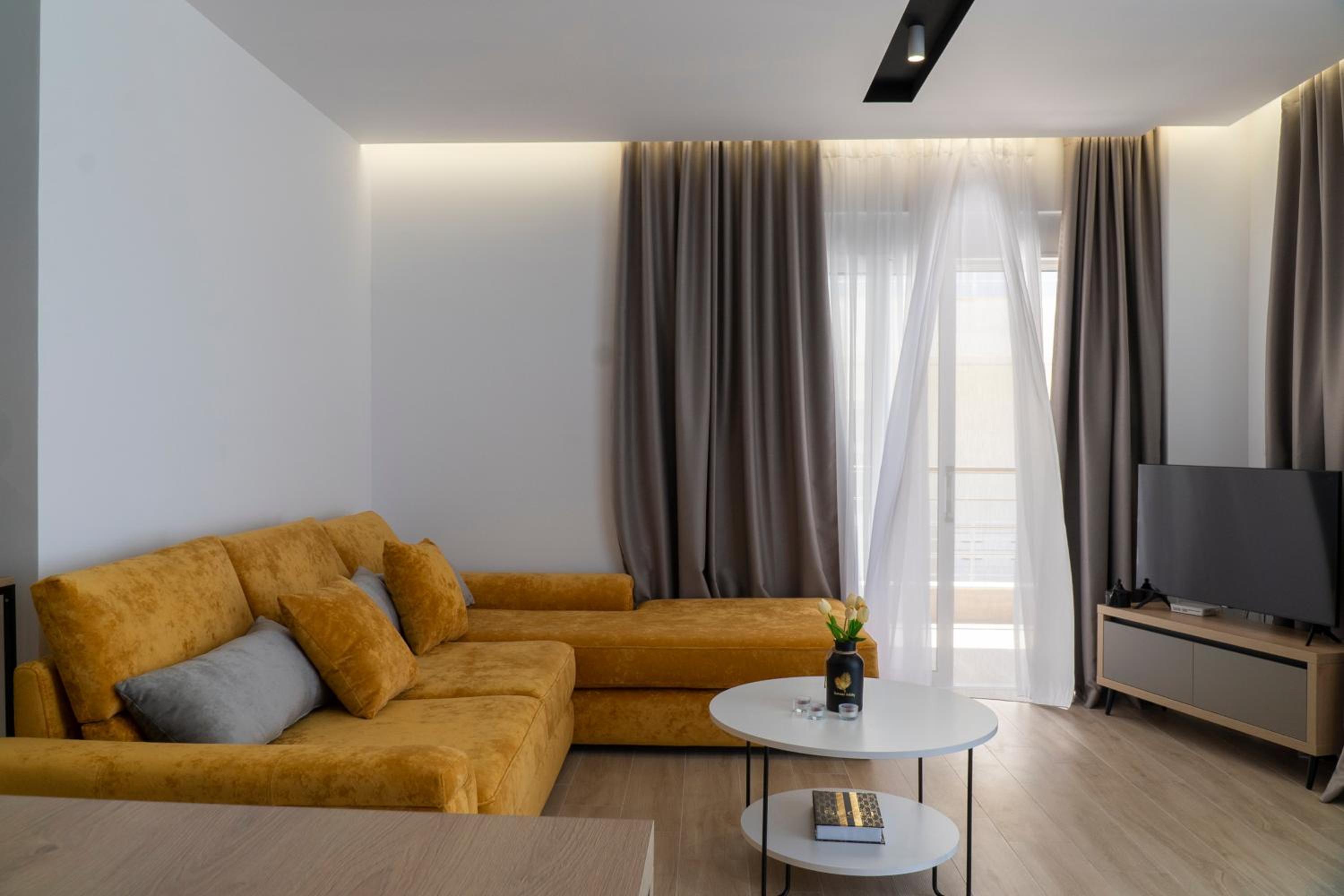 Mateo Apartments
