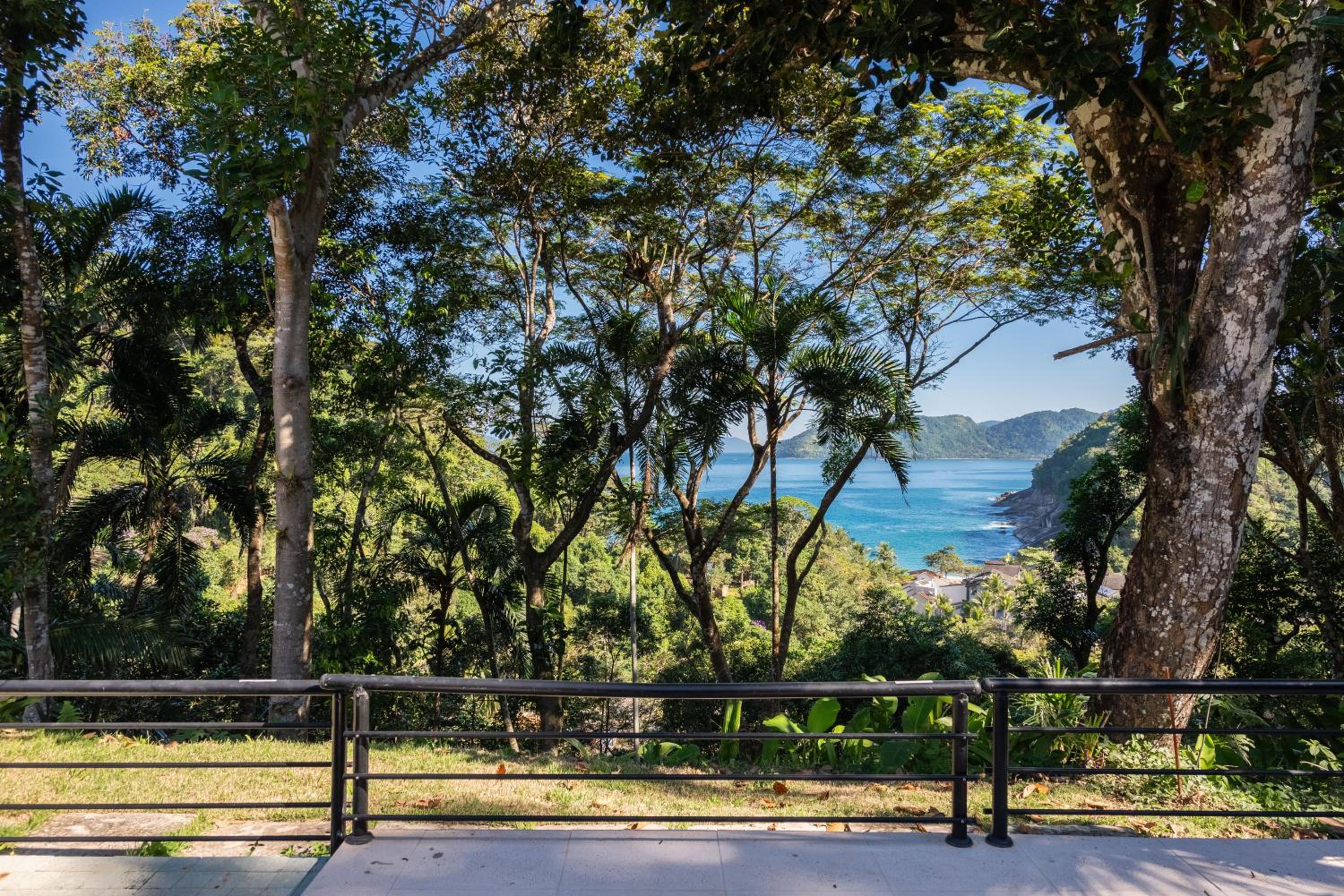 Villa Ubud - Casa com piscina privativa e vista para o mar em Ubatuba