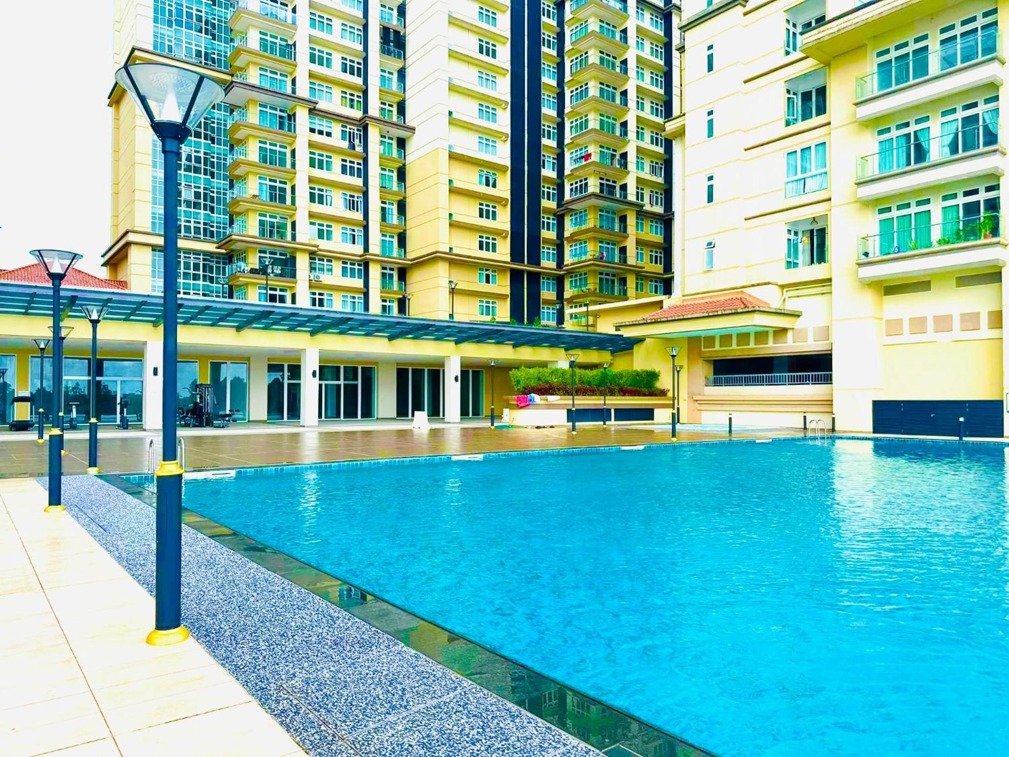 Riverine High Floor Luxury Stay 4 pax Waterfront View from Balcony view 4
