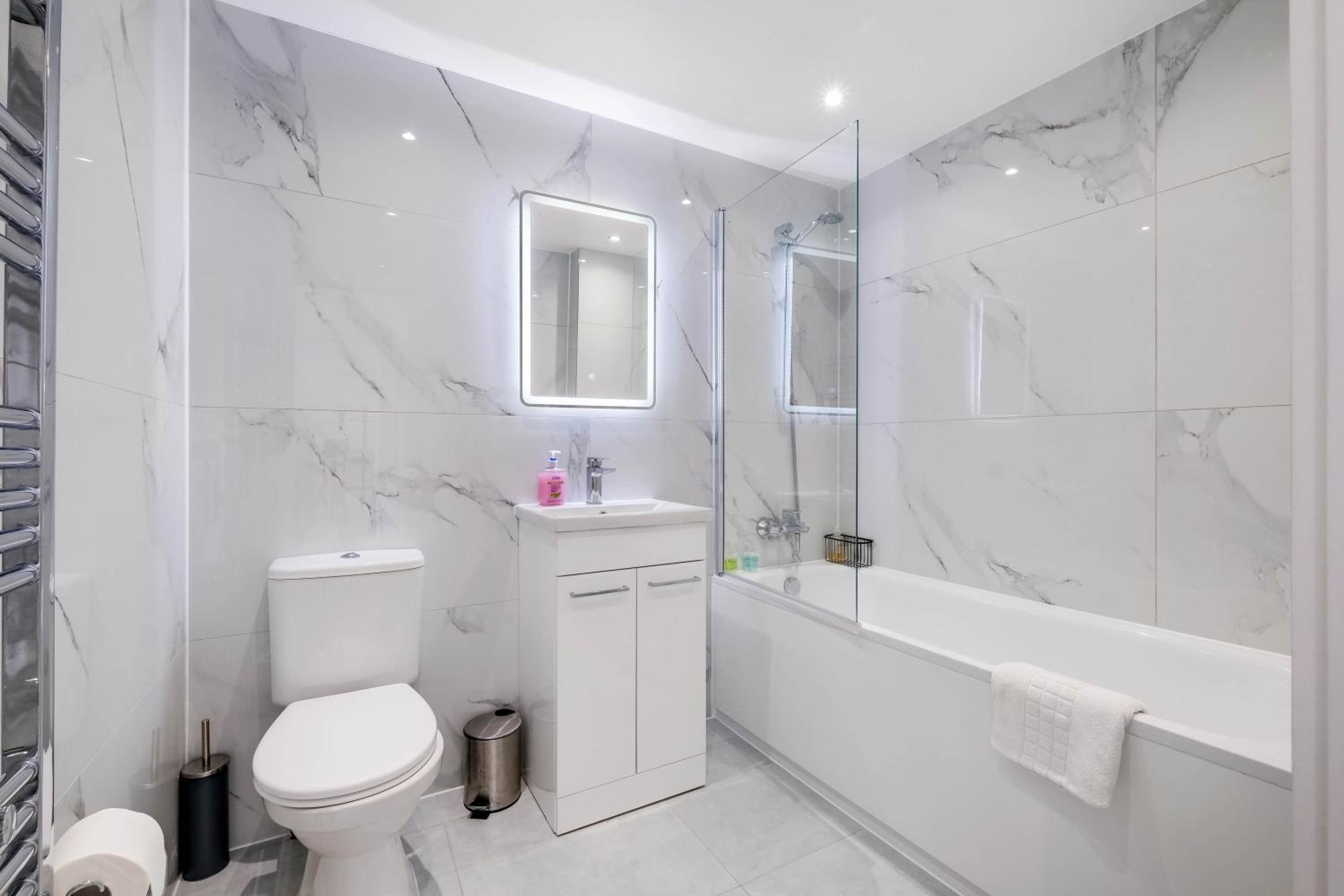 Modern 2 Bedroom Apartments Town Centre Camberley view 2