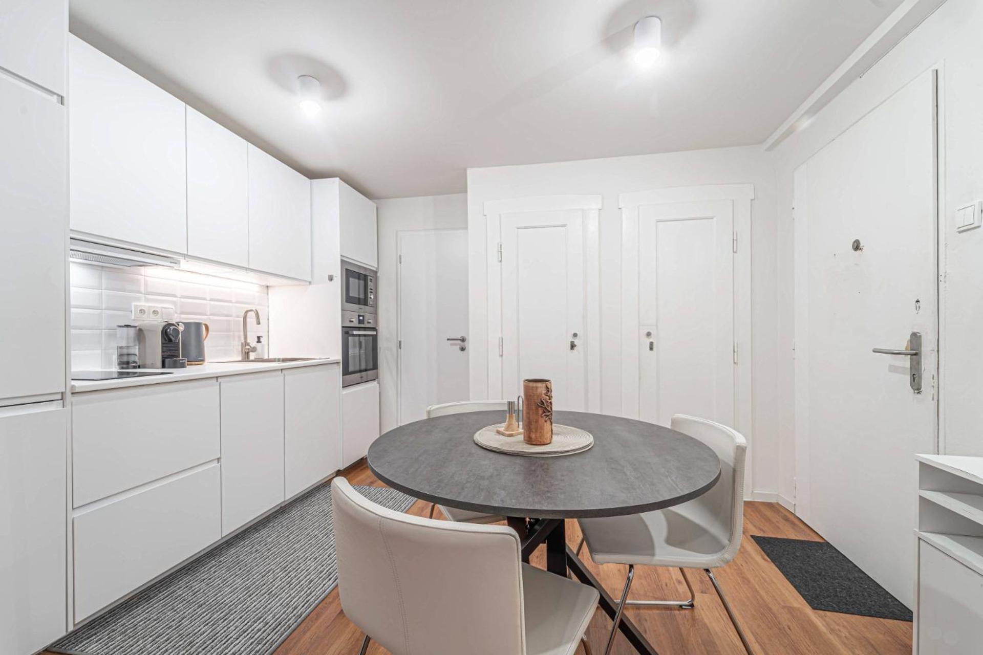 ZizkovZen Apartment by Rentez