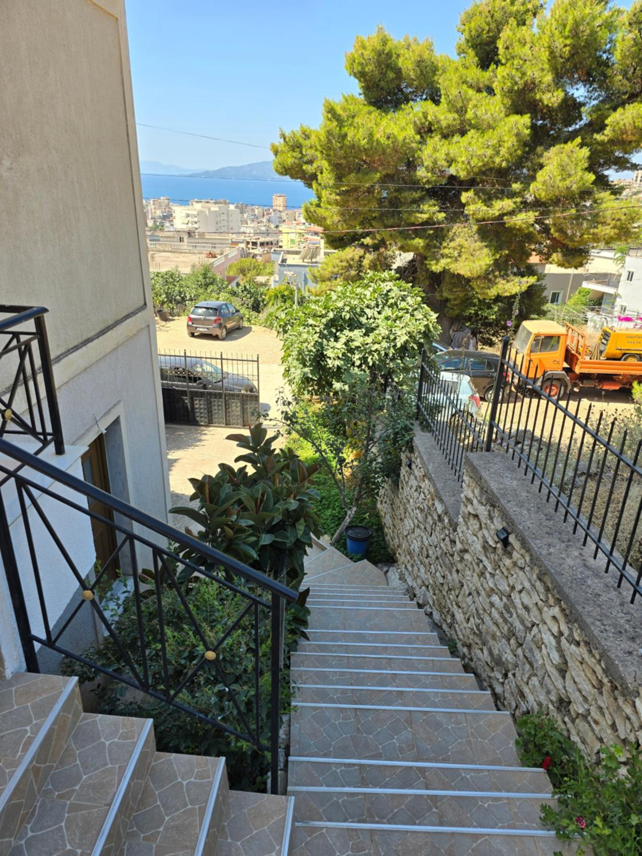 Lovely 1-bedroom rental unit with free parking on premises