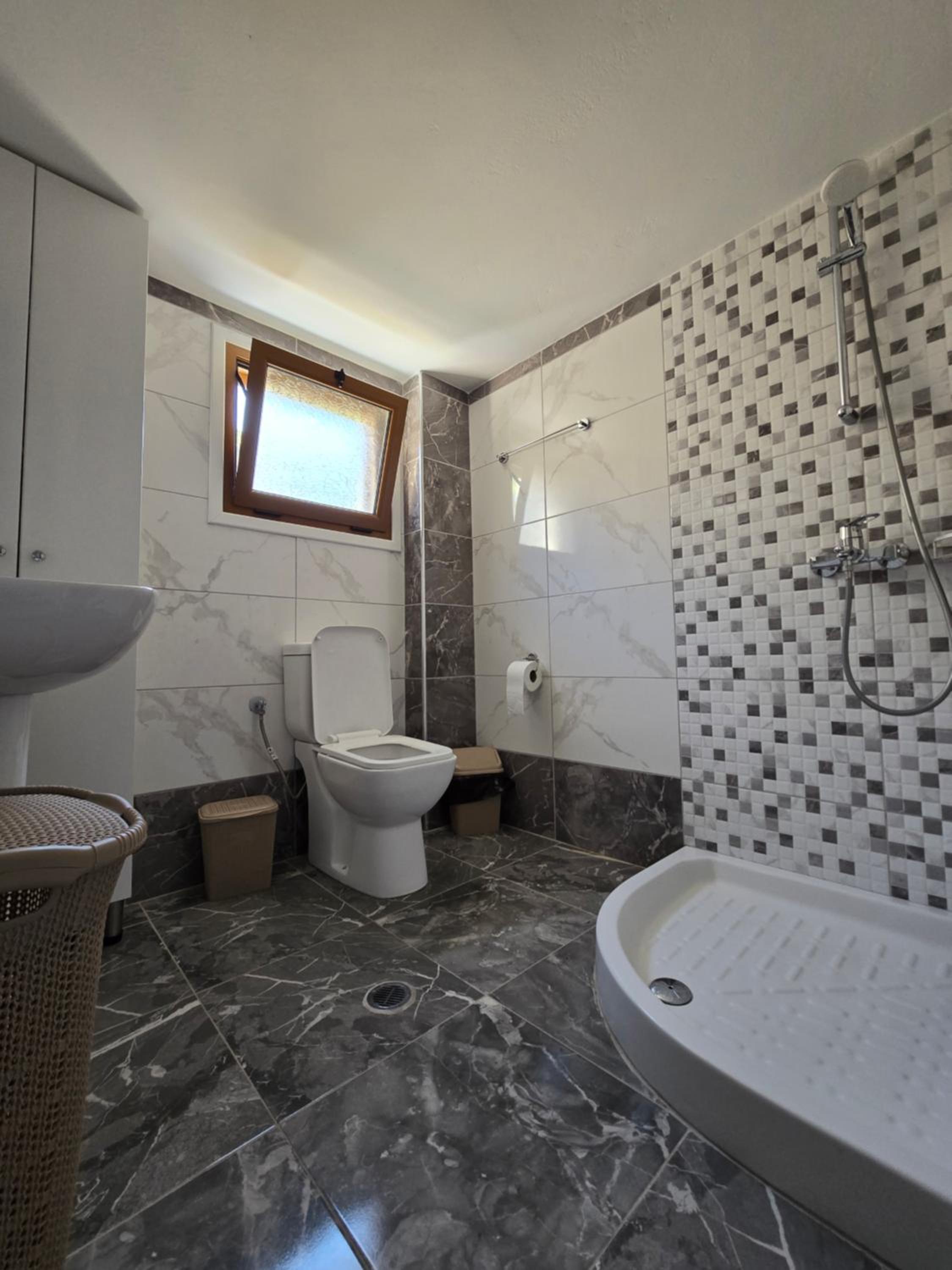 Lovely 1-bedroom rental unit with free parking on premises