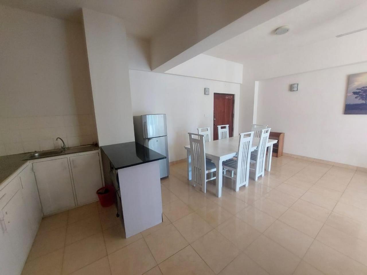 Colombo Apartments - Capital Park view 4