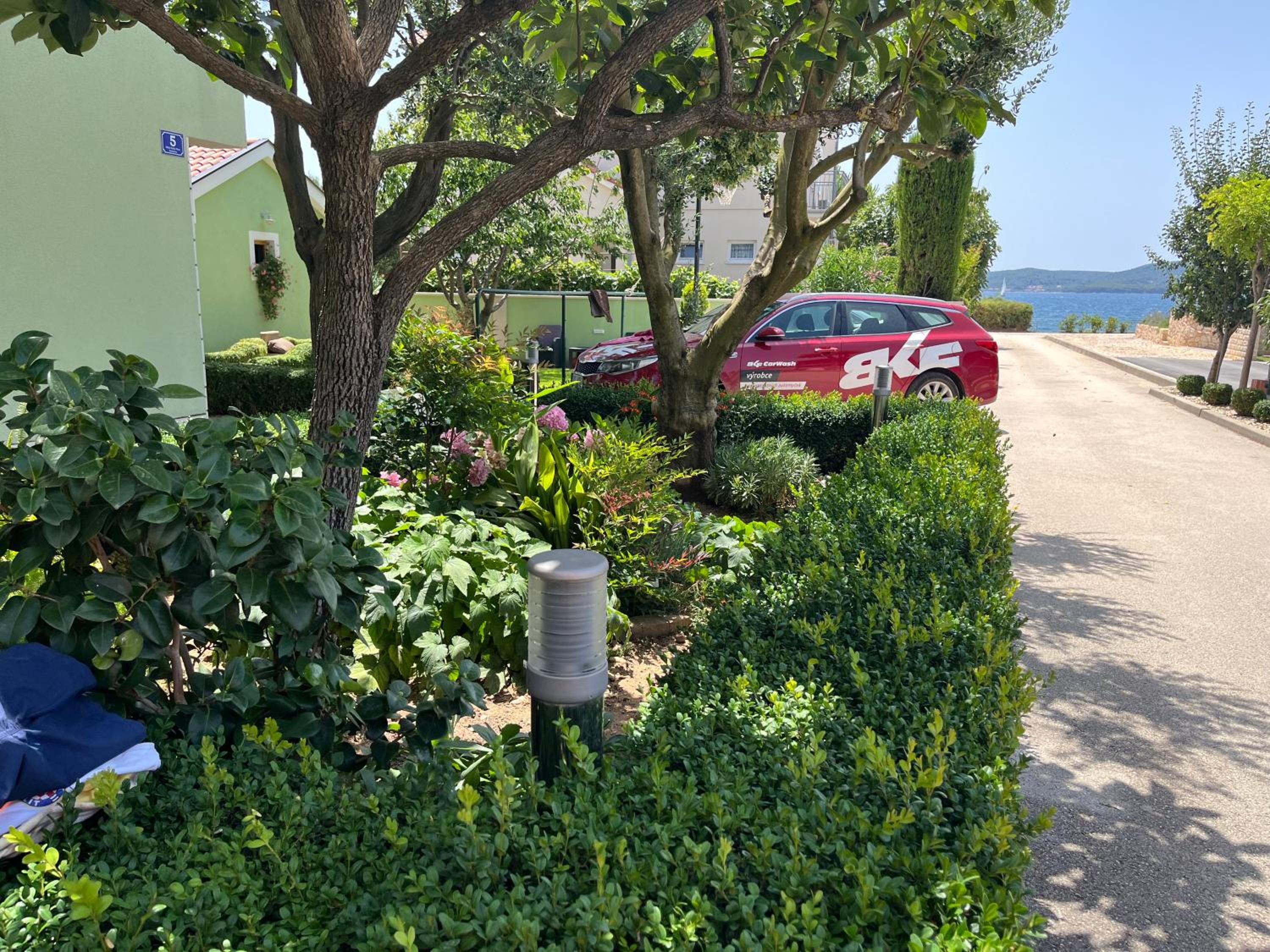 Photo 12