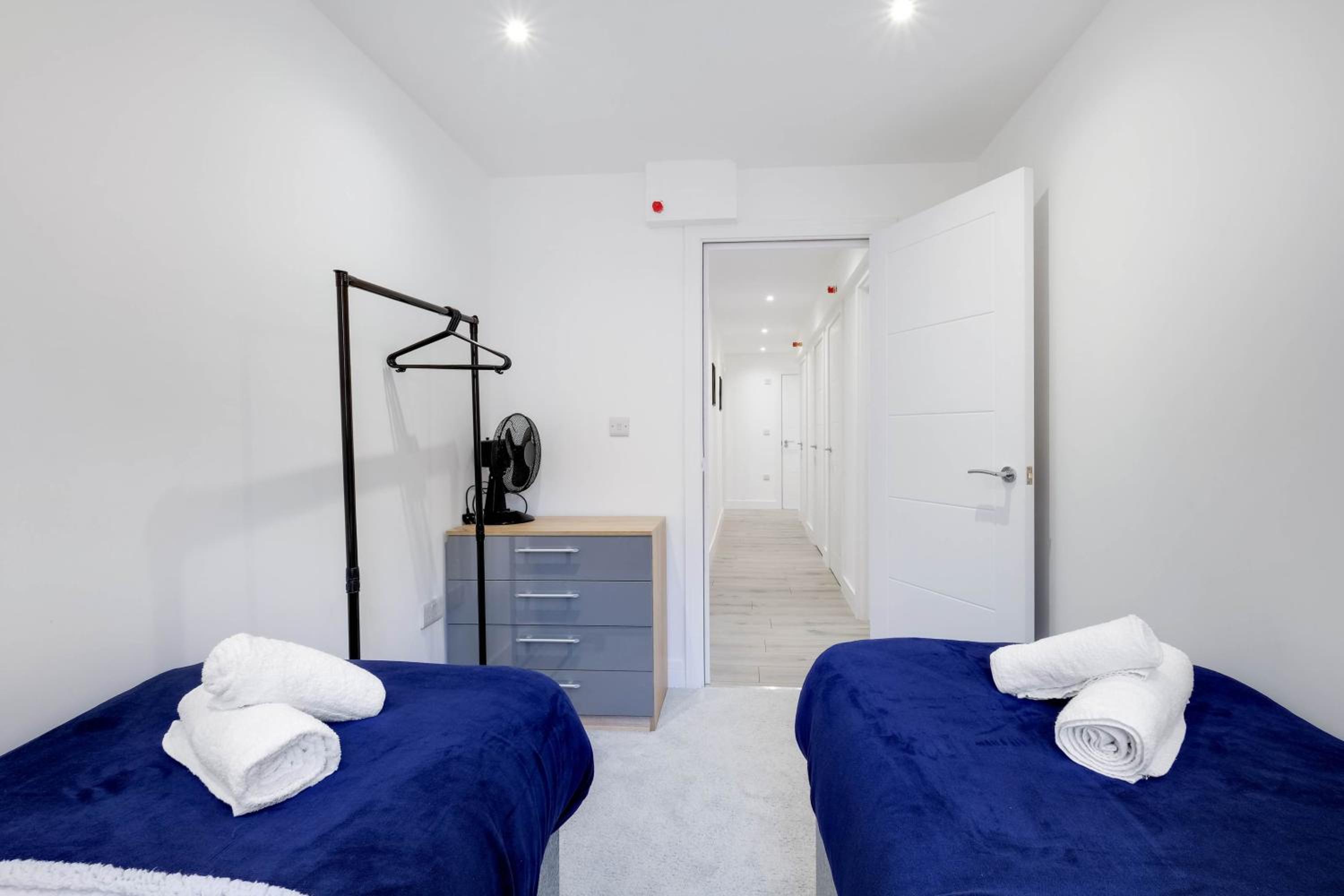 Modern 2 Bedrooms Apartment 01 Town Centre Camberley view 2