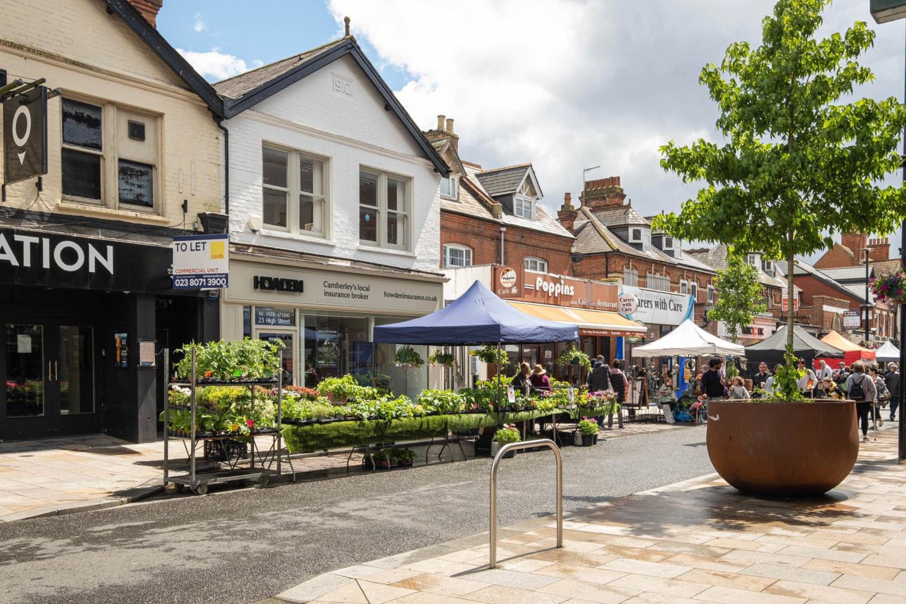 Modern 2 Bedrooms Apartment 01 Town Centre Camberley view 3