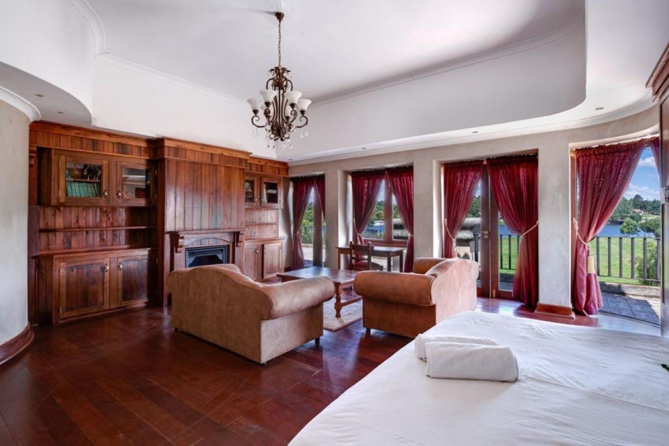 VaalVilla Rustic Holiday Home