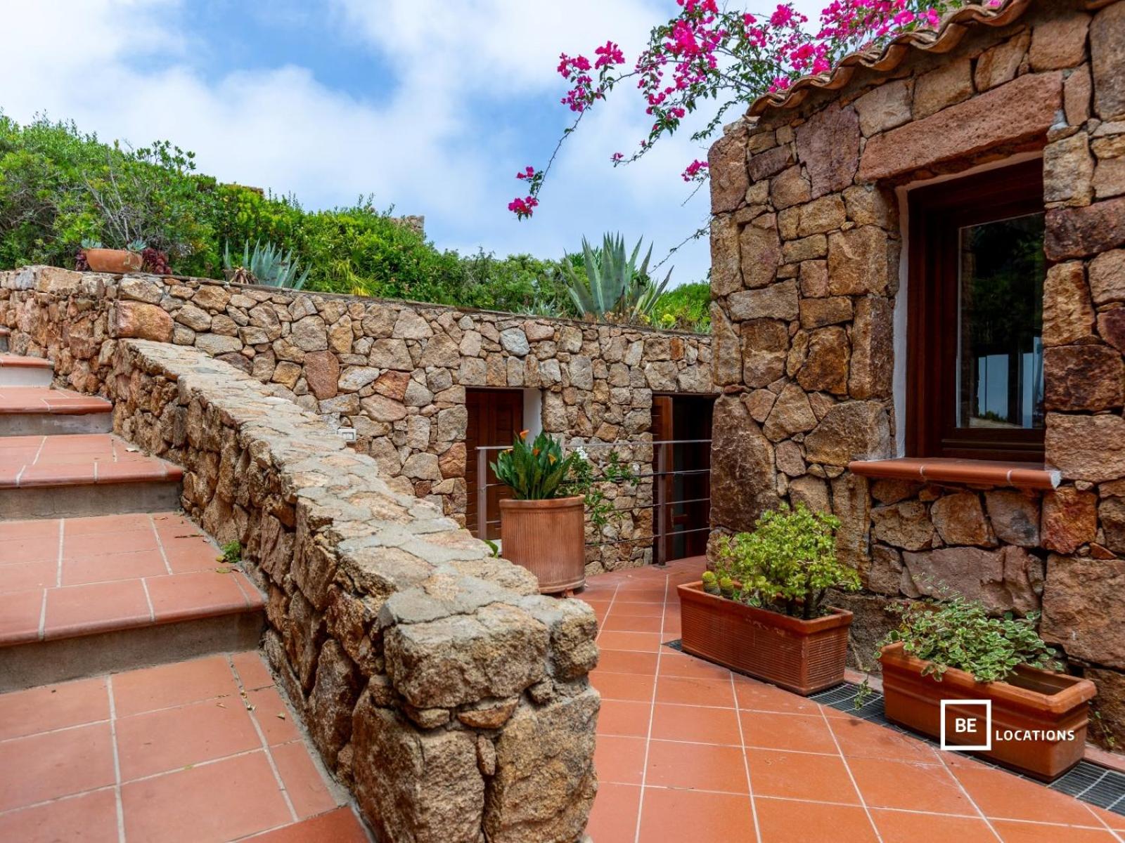BeLocations - Villa MARENGO view 5