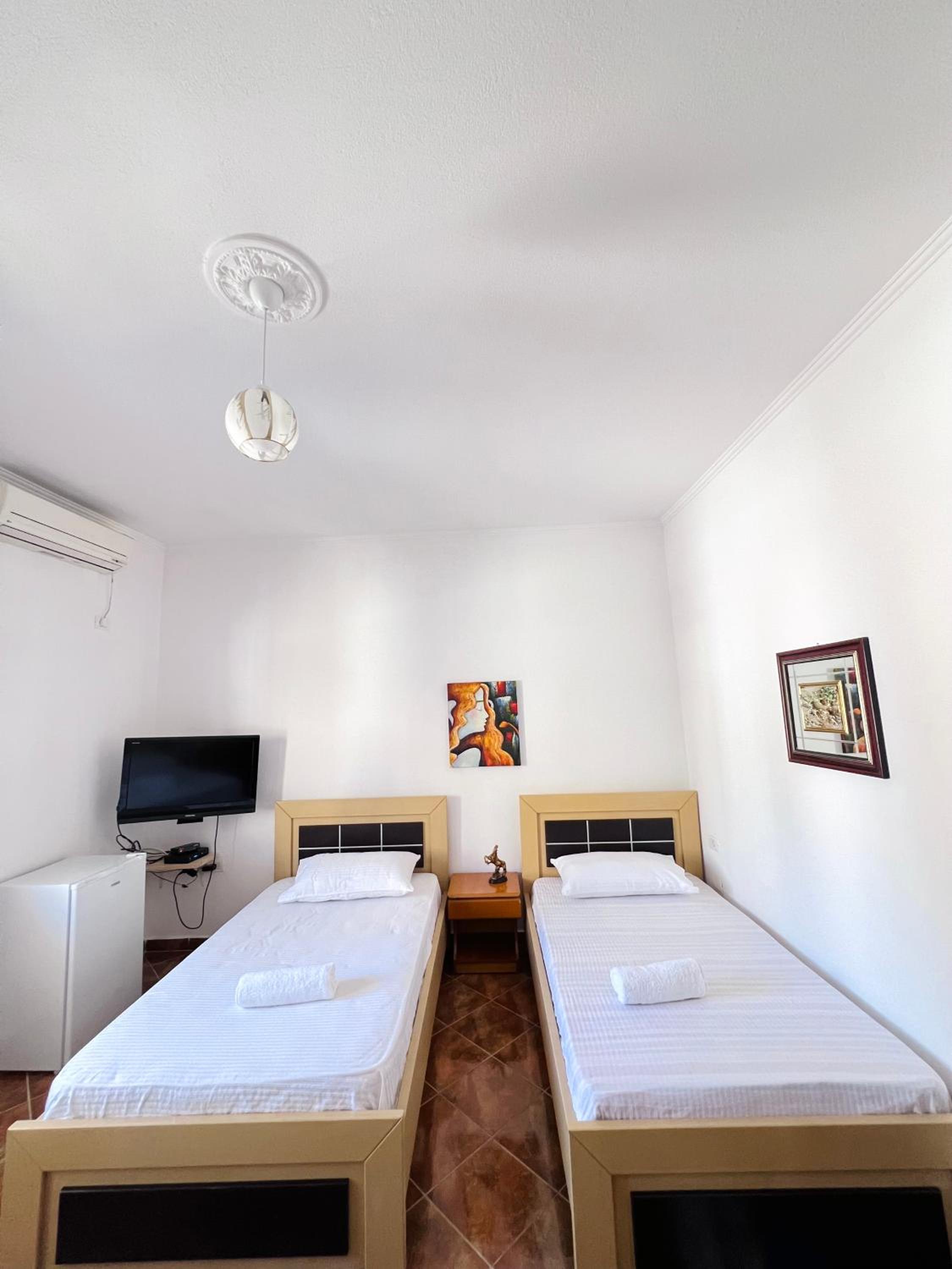 Villa EnSalv & Room & Apartment & Penthouse-Berat