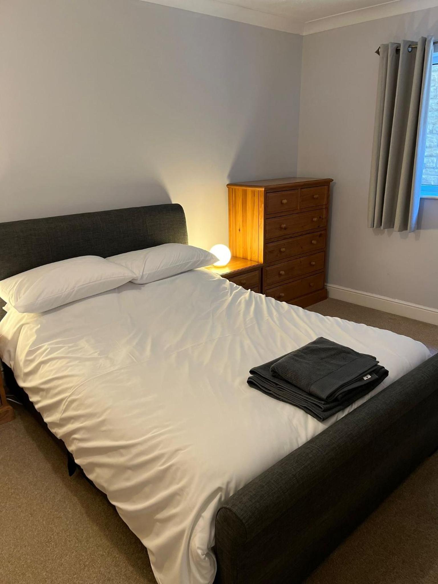 Duplex flat in Cirencester free parking and WiFi view 2