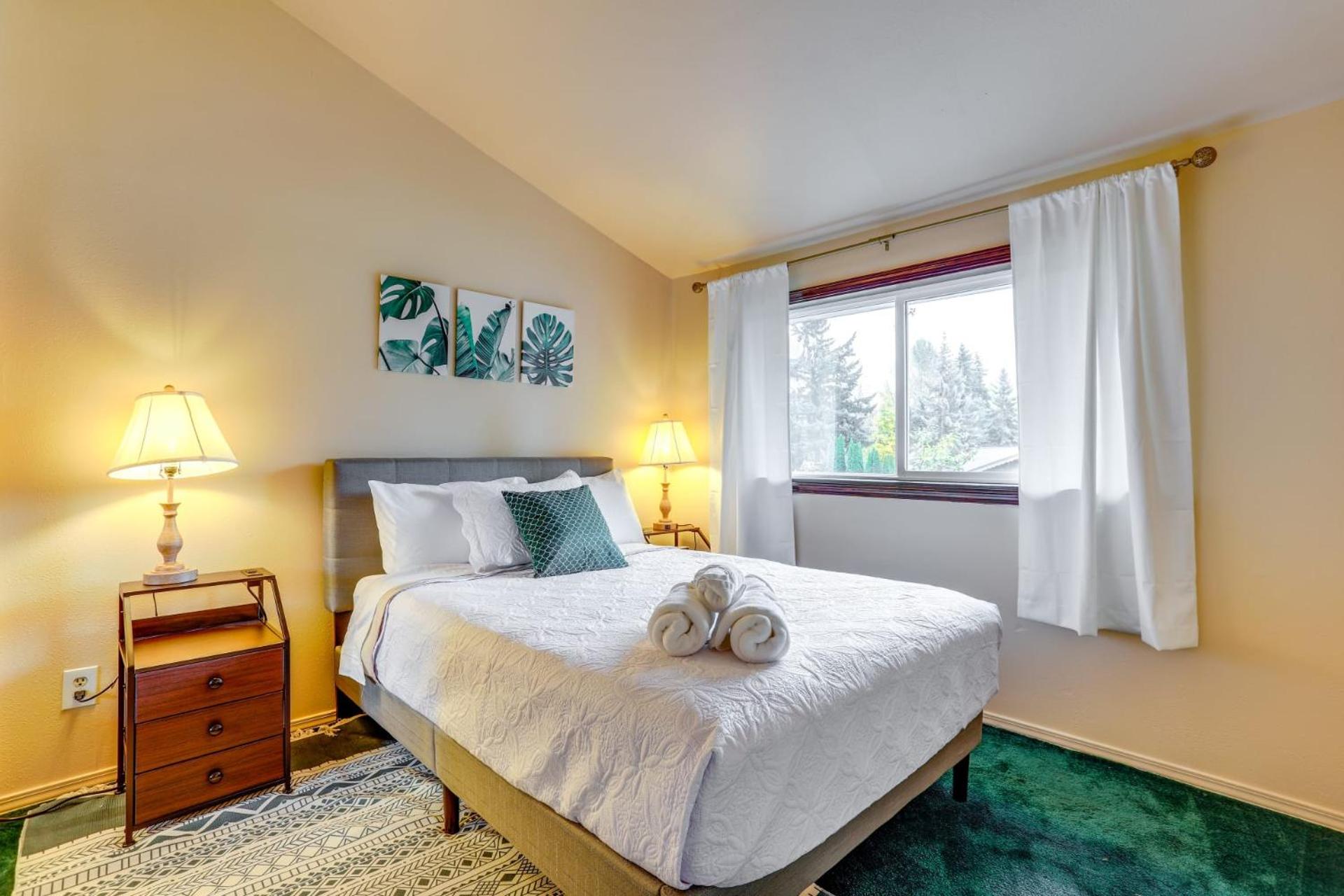 Colonial Home 7BR 4BA Sleeps 14 view 2