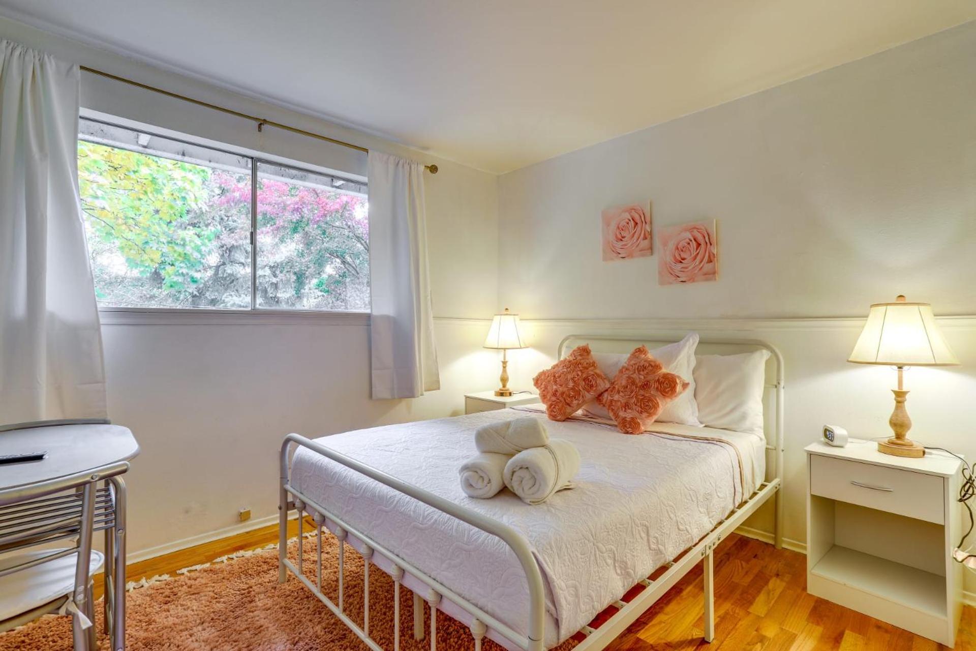Colonial Home 7BR 4BA Sleeps 14 view 3