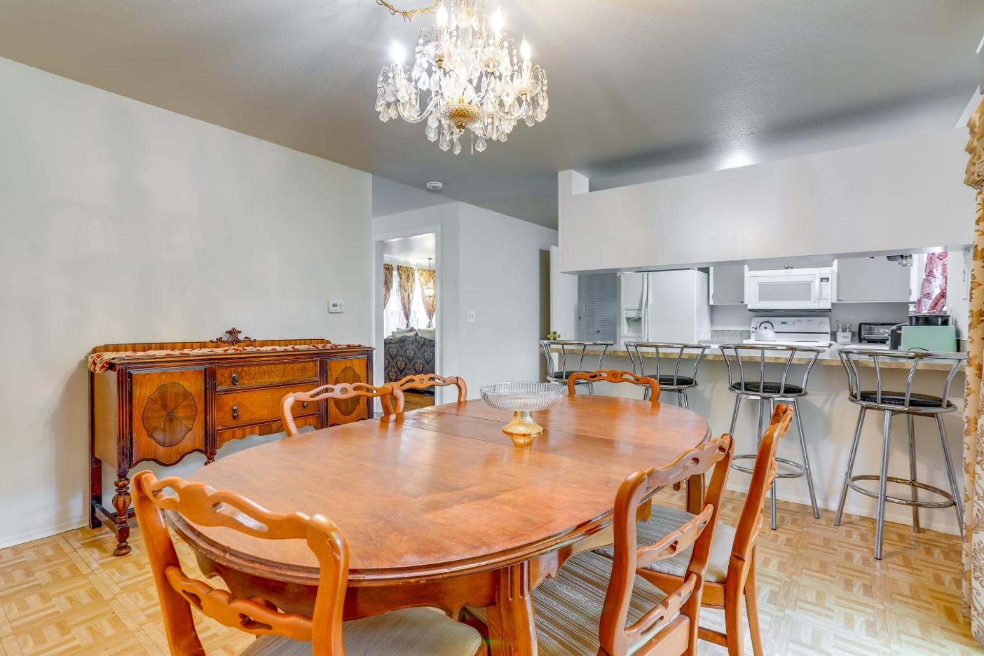 Colonial Home 7BR 4BA Sleeps 14 view 5