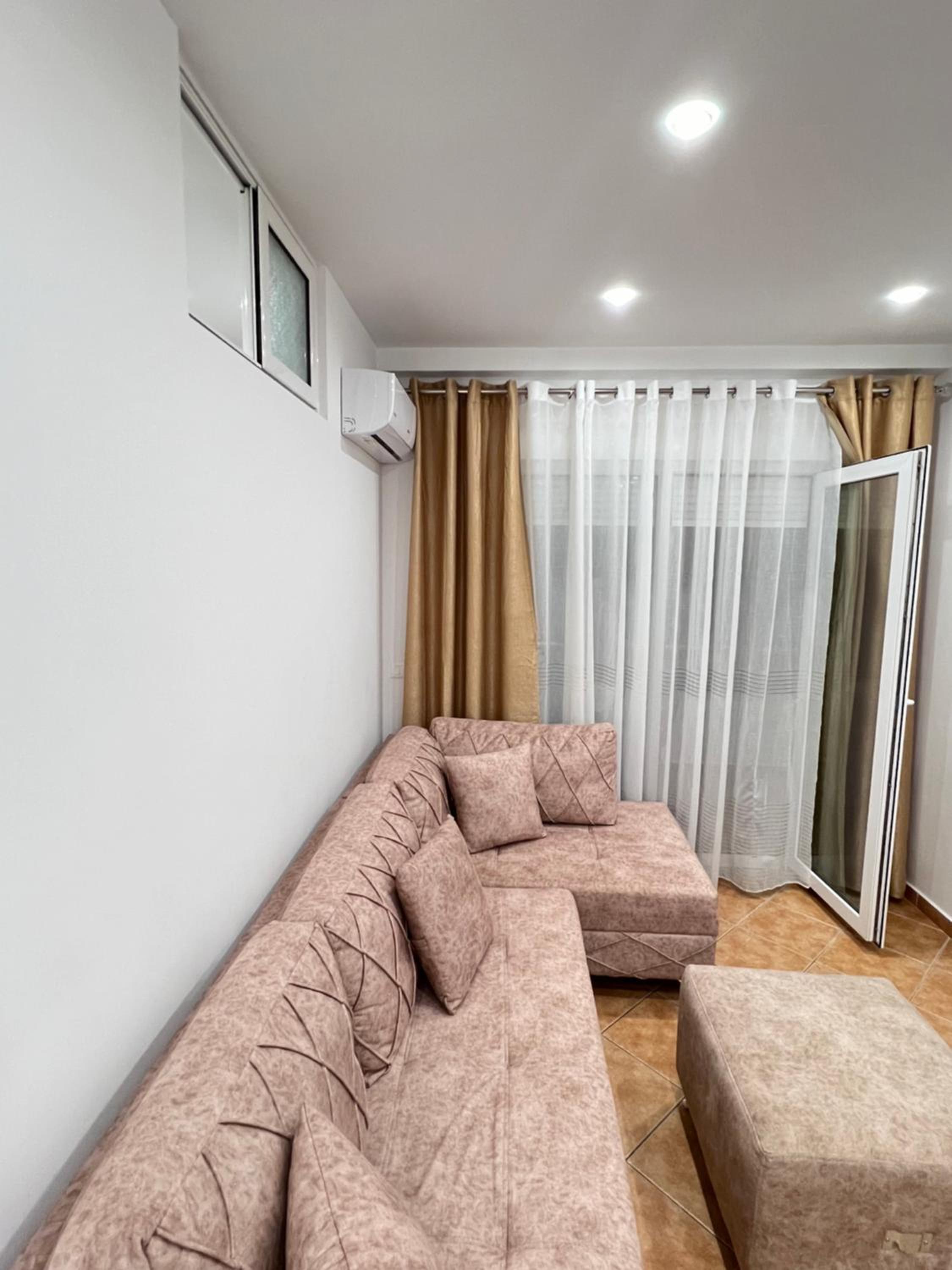 Serenity Skyline Apartment