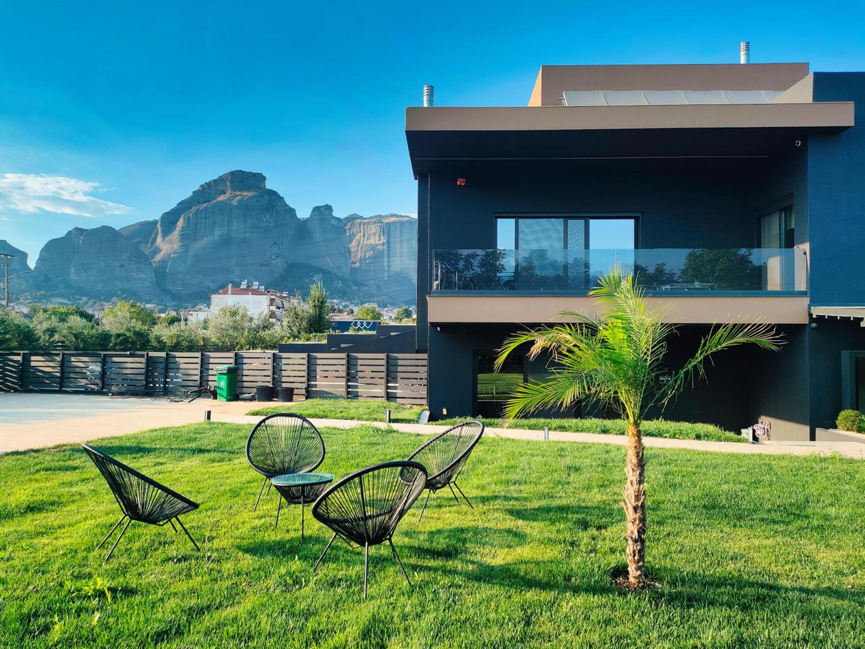 Meteora Smart Suites