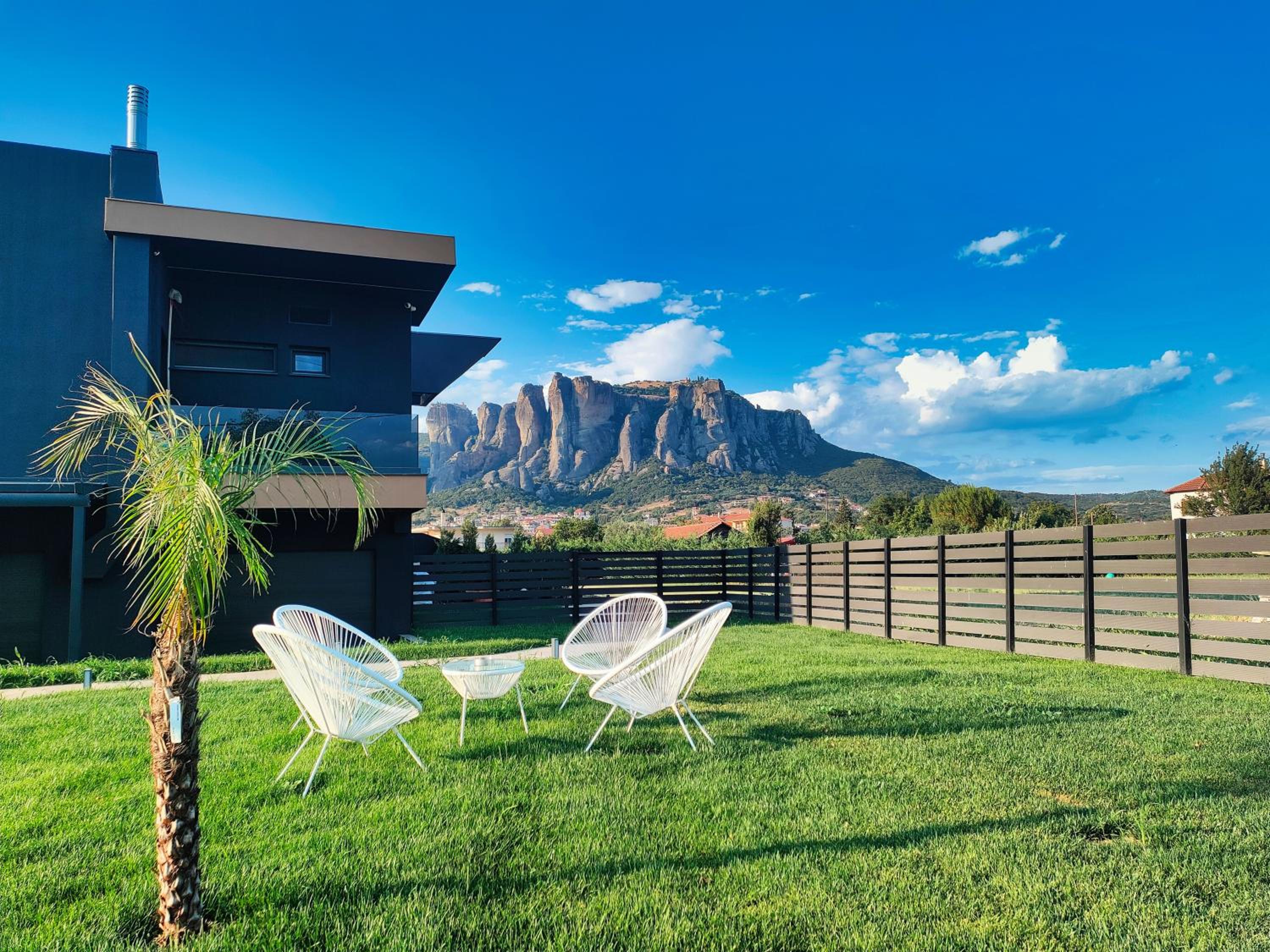 Meteora Smart Suites