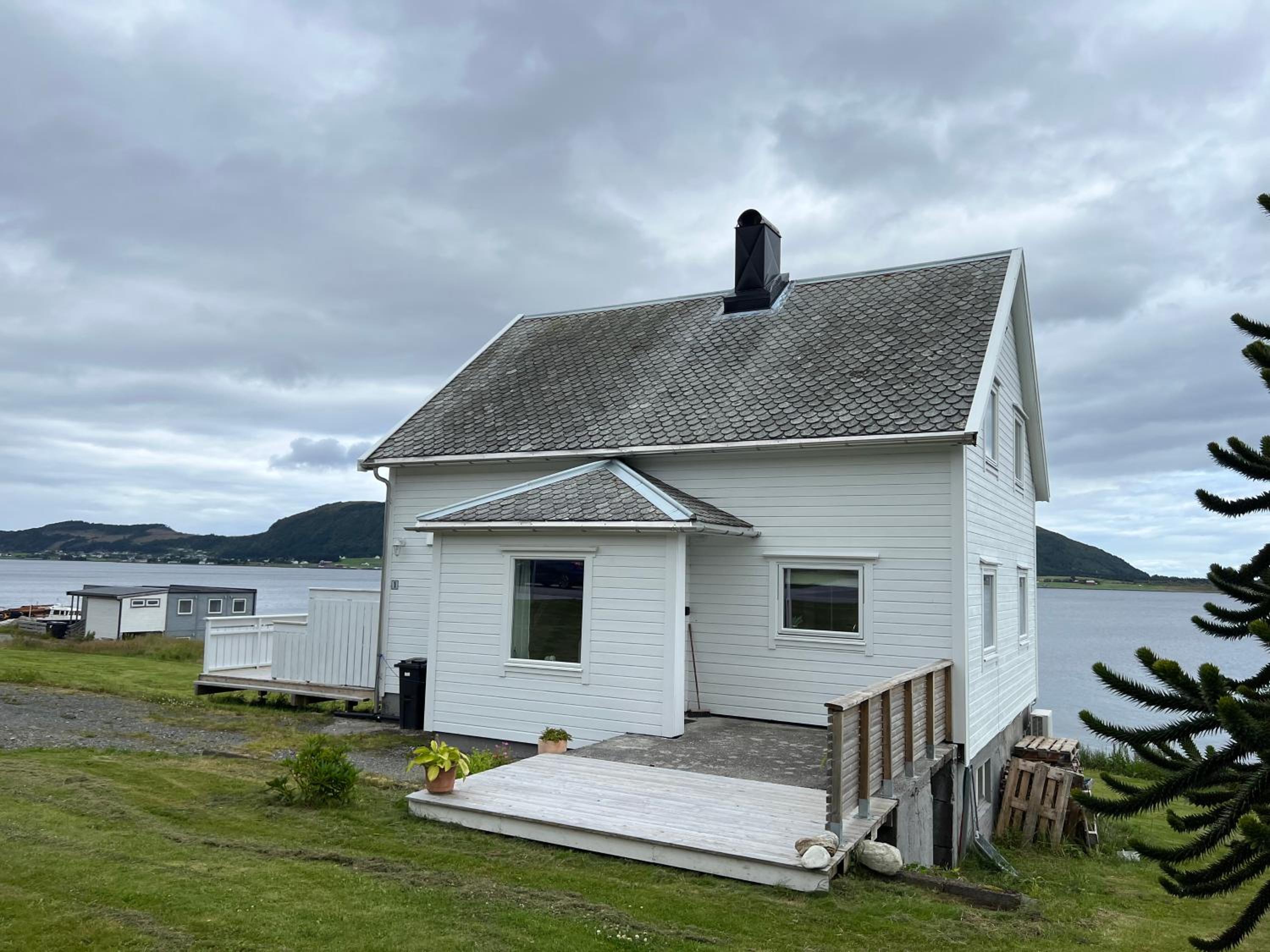 Sjønært feriehus, båt tilgjengelig for leie view 2