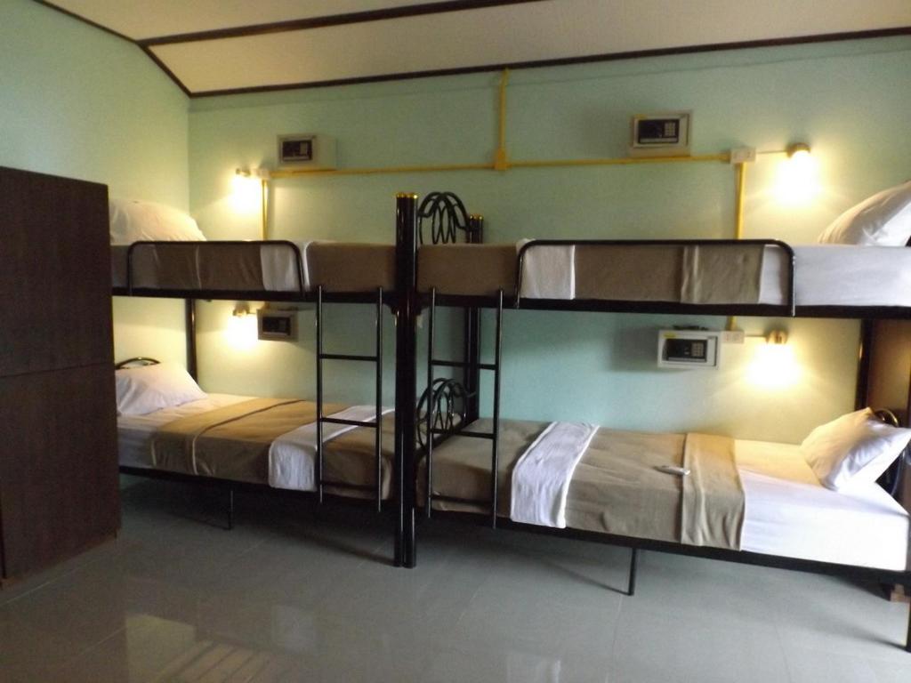 Lanta Long Beach Hostel