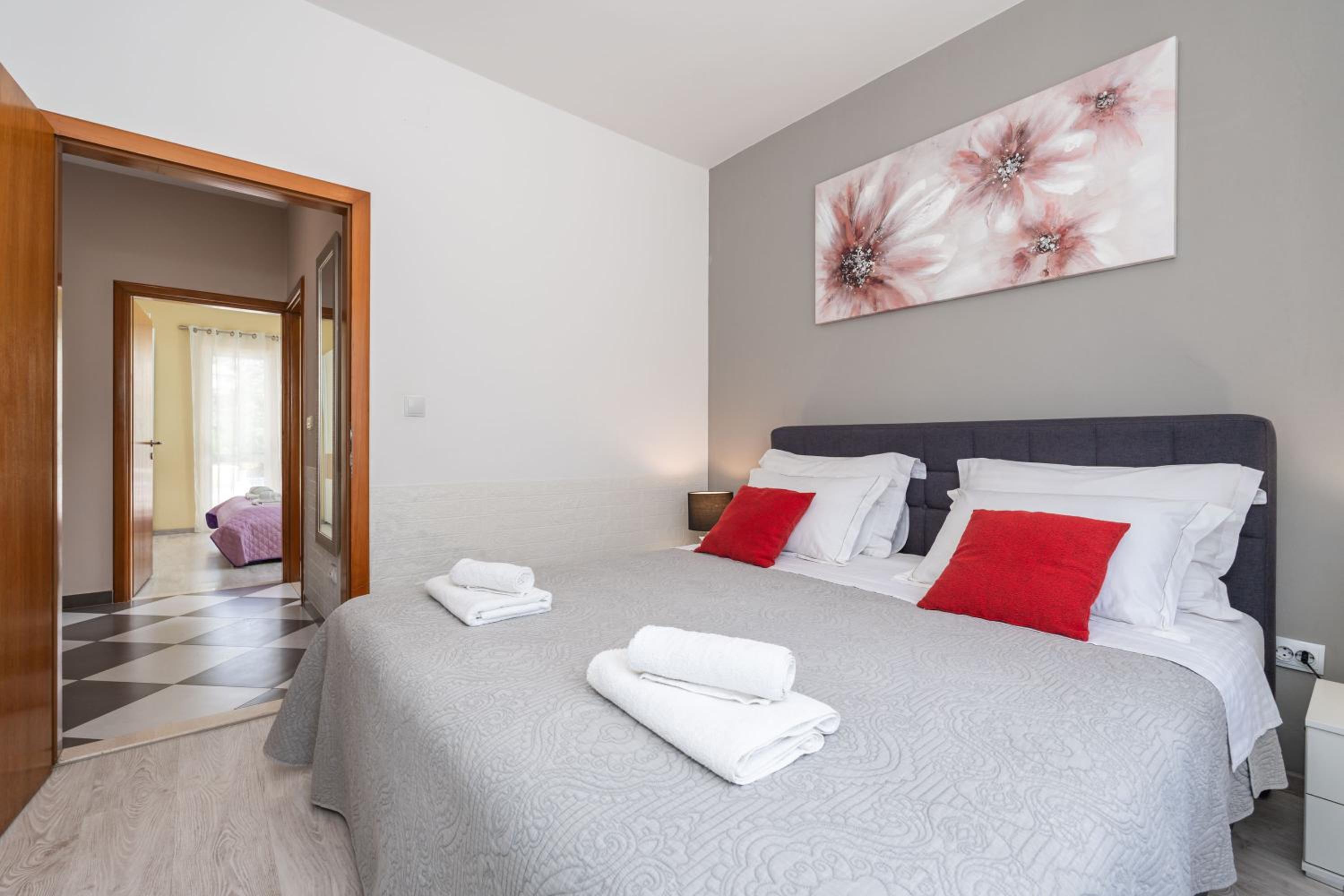 Villa Petmat - with private pool and 6 bedrooms