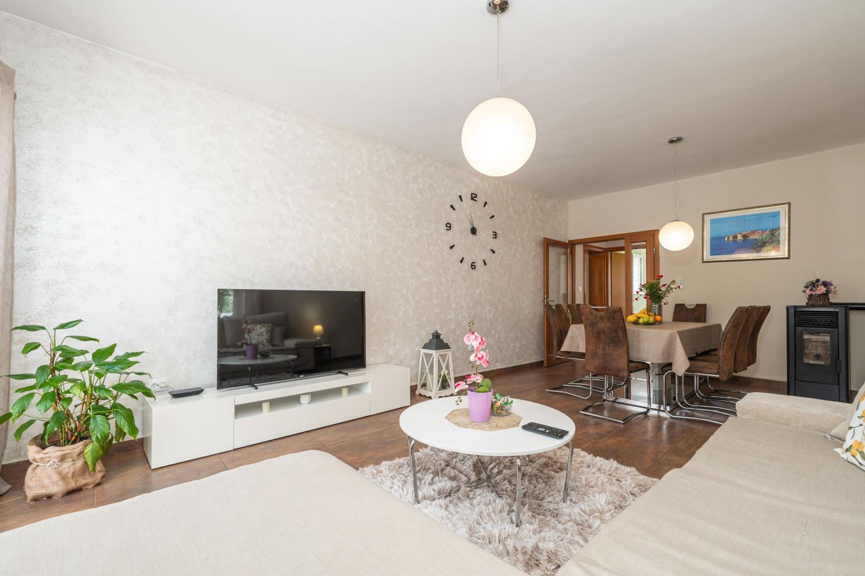 Villa Petmat - with private pool and 6 bedrooms