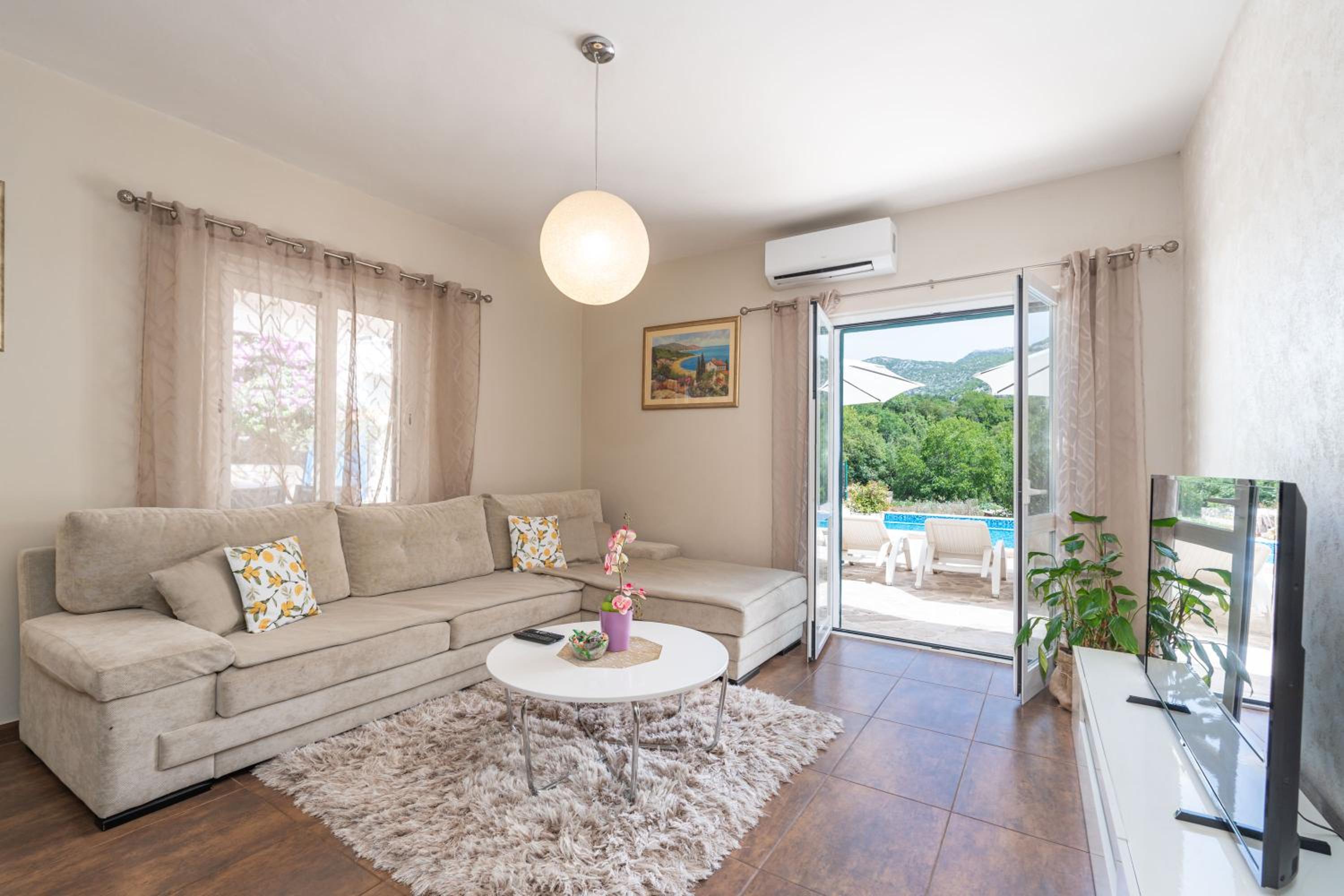 Villa Petmat - with private pool and 6 bedrooms