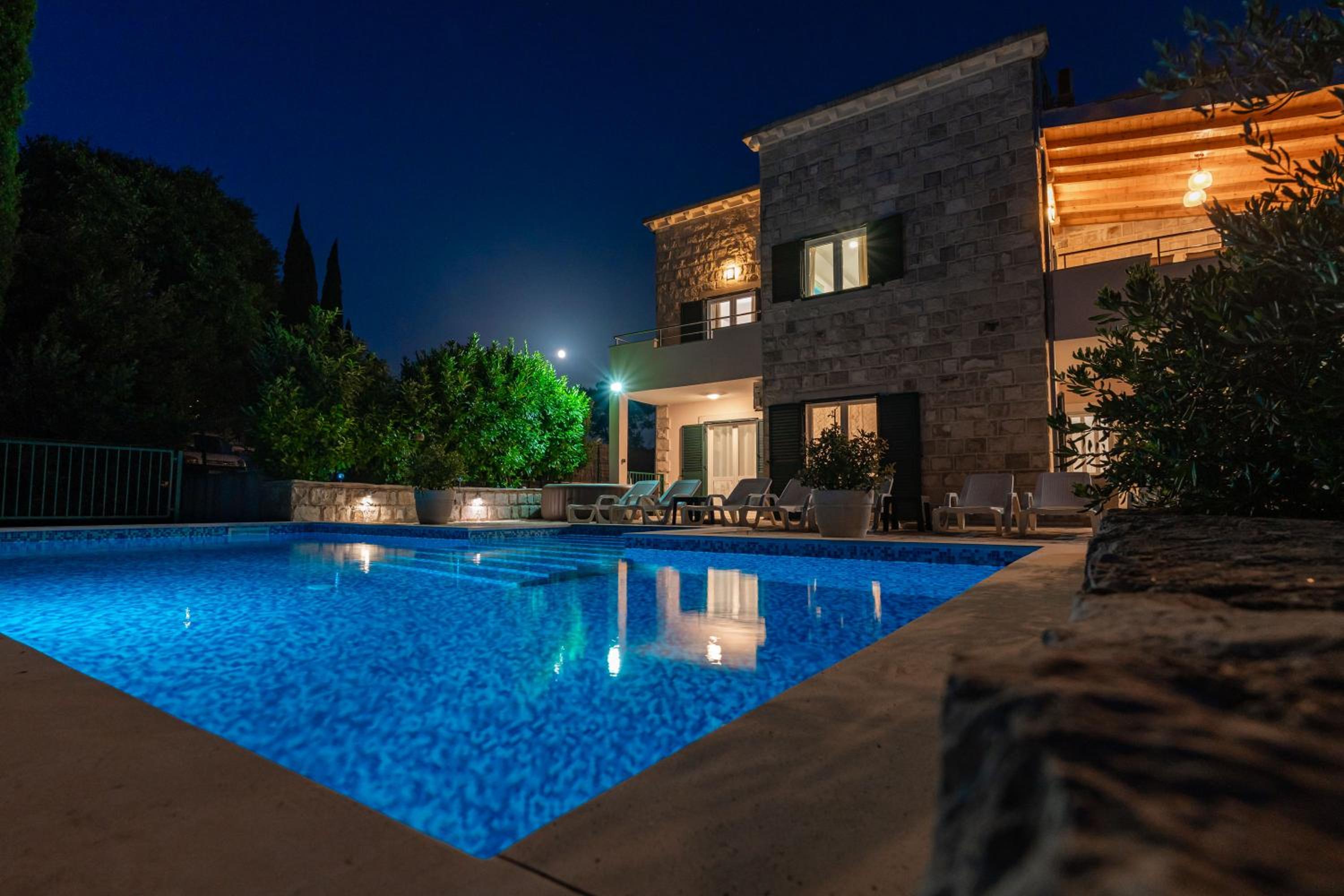 Villa Petmat - with private pool and 6 bedrooms