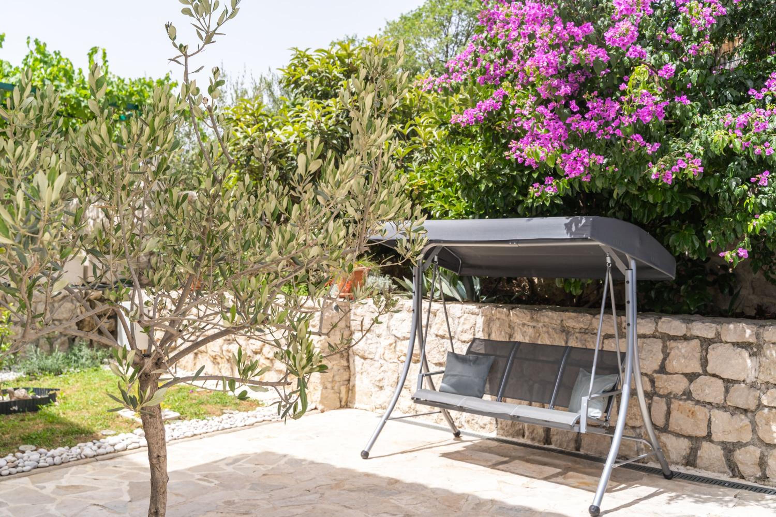 Villa Petmat - with private pool and 6 bedrooms
