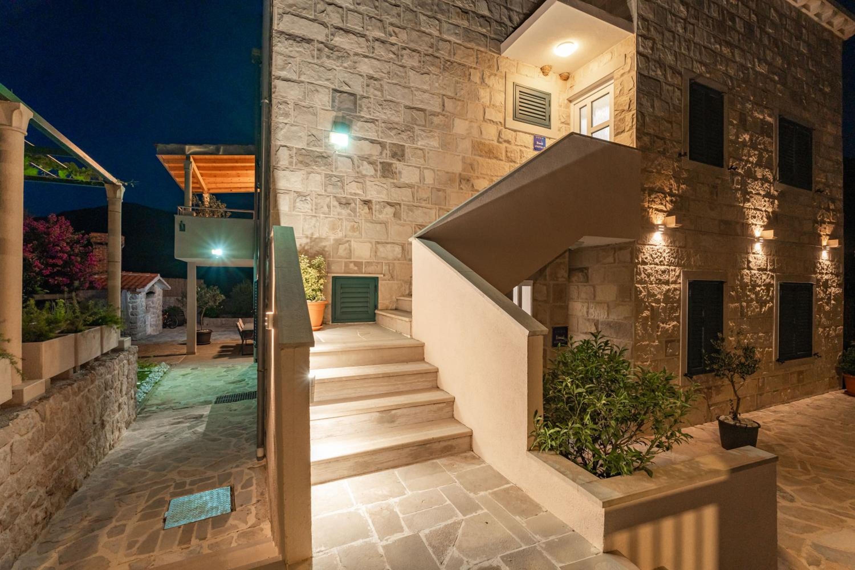 Villa Petmat - with private pool and 6 bedrooms