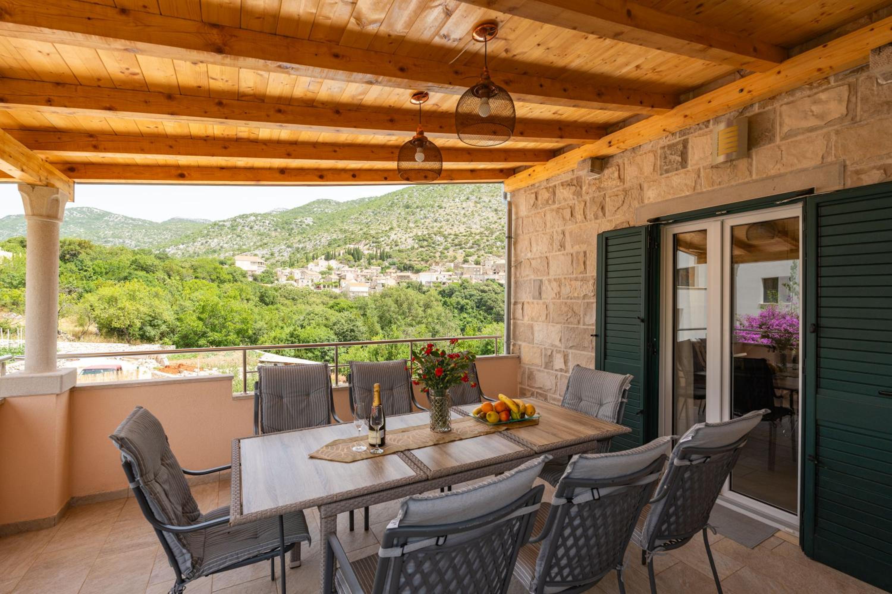 Villa Petmat - with private pool and 6 bedrooms