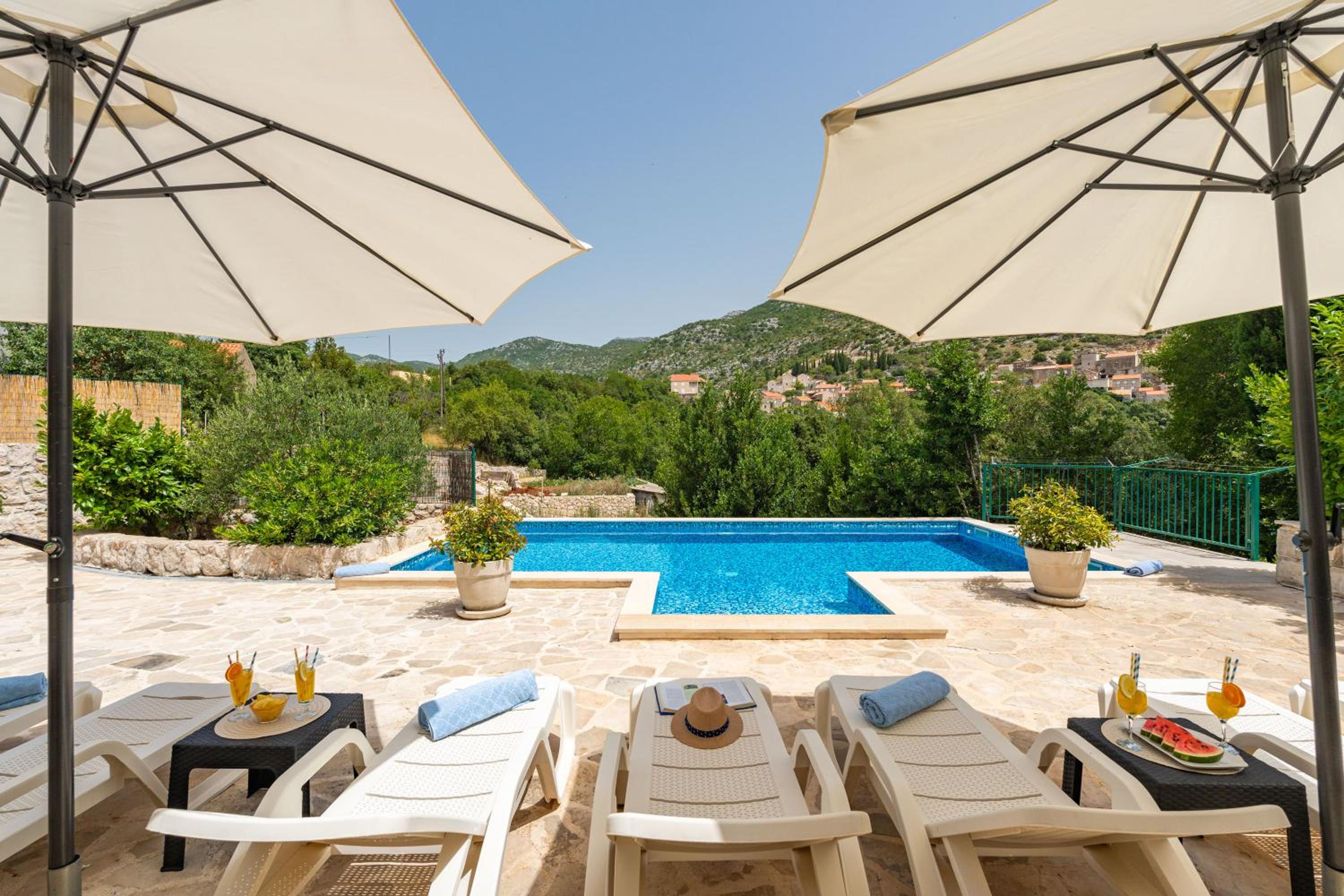 Villa Petmat - with private pool and 6 bedrooms