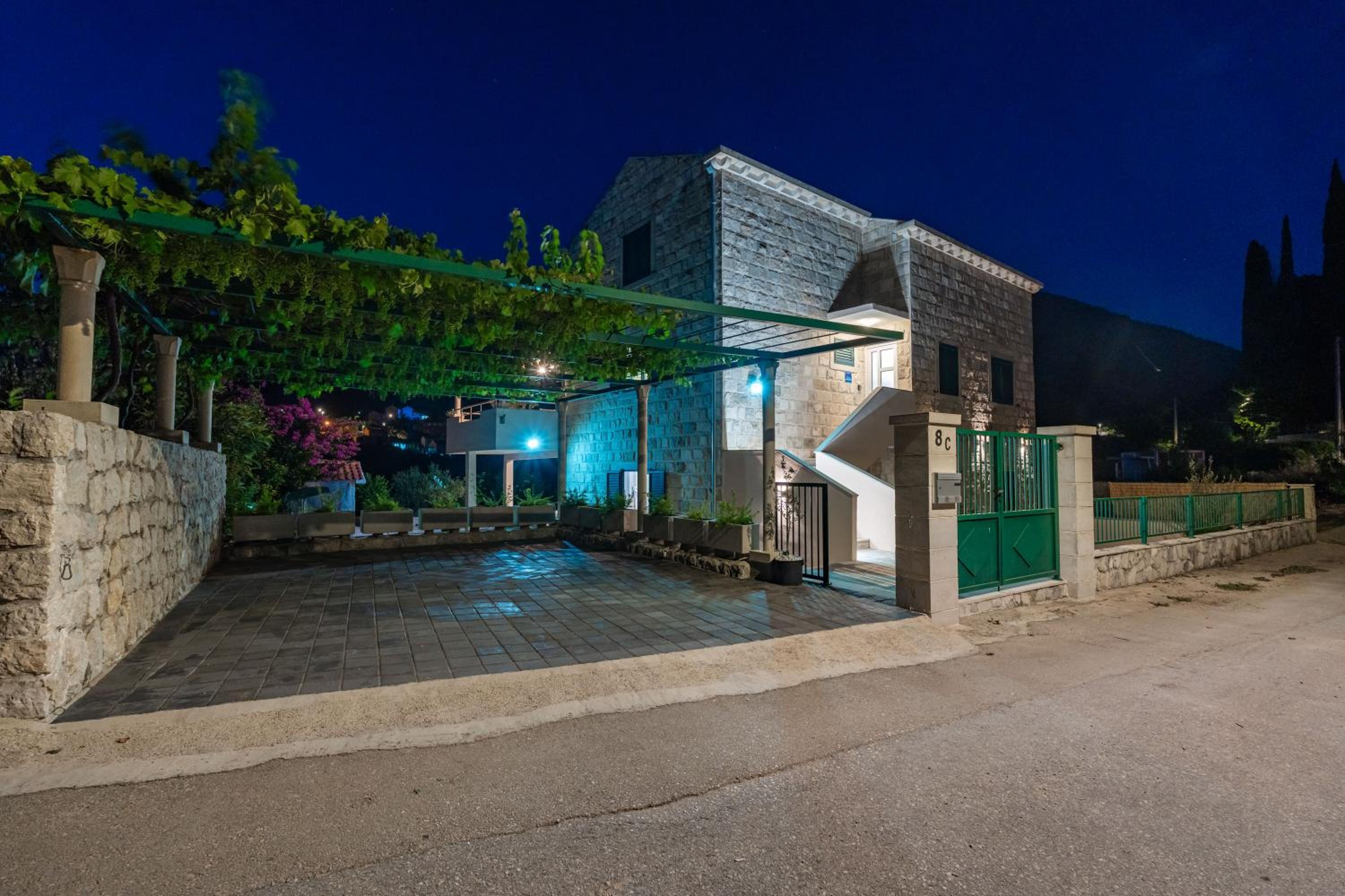 Villa Petmat - with private pool and 6 bedrooms