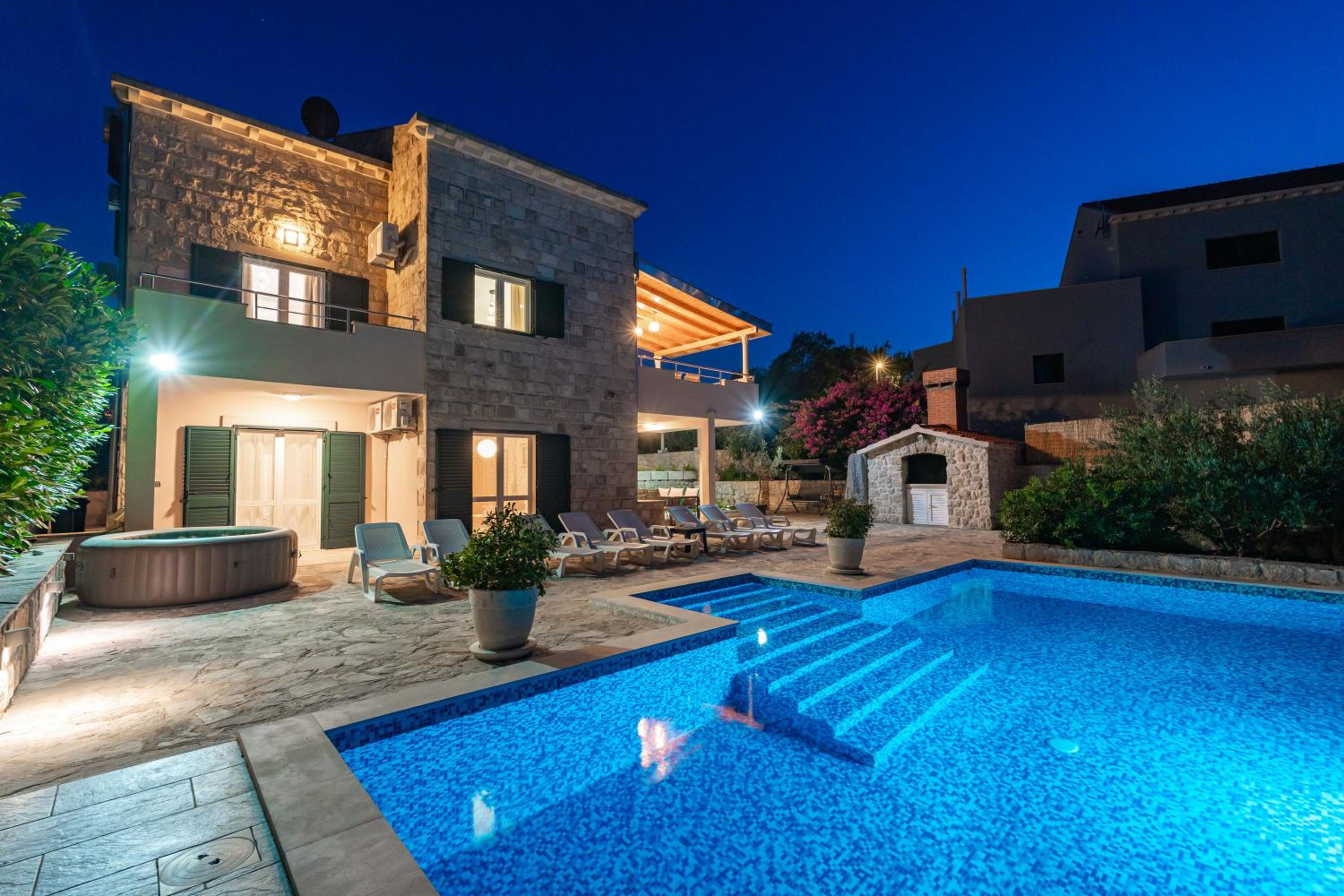 Villa Petmat - with private pool and 6 bedrooms