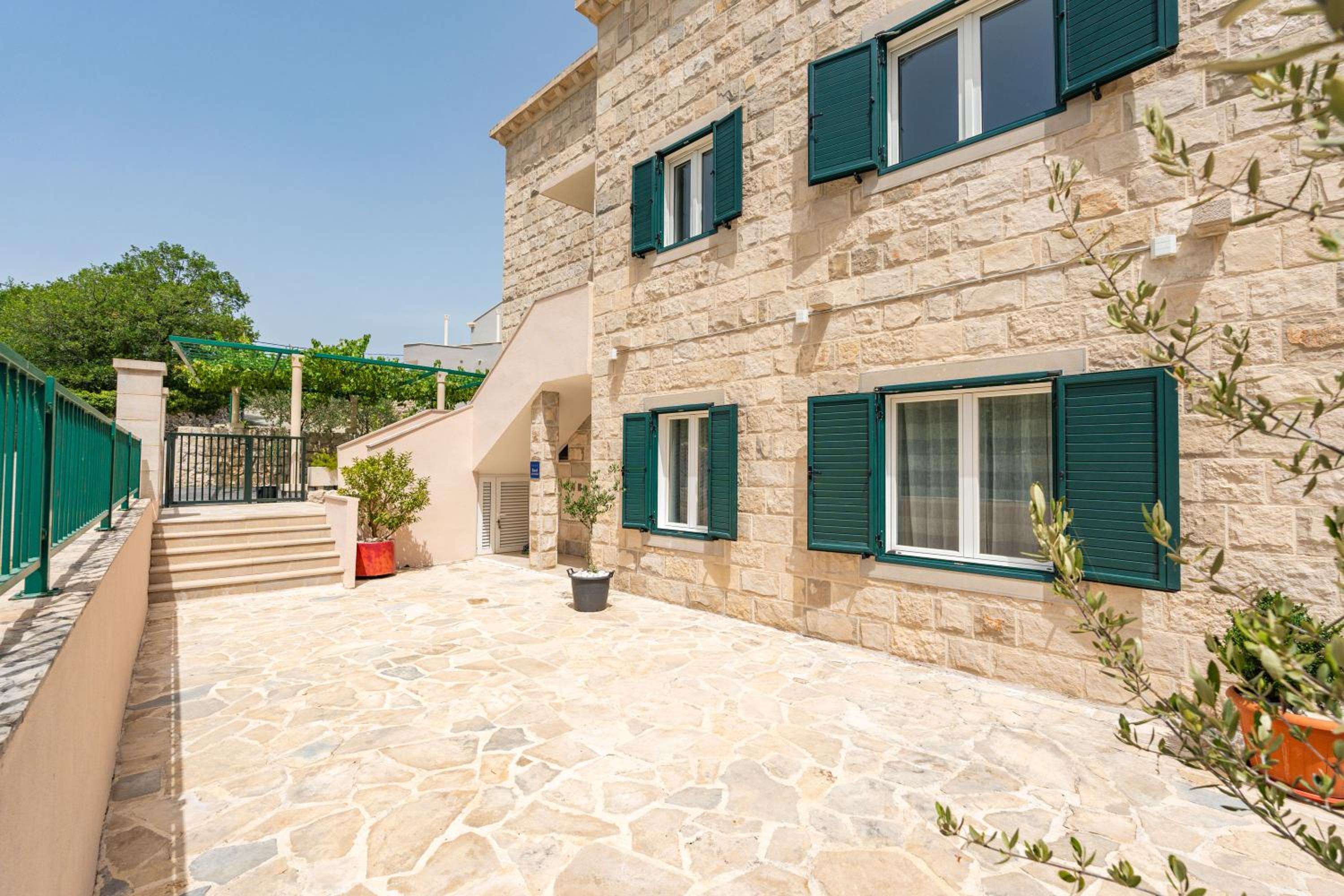 Villa Petmat - with private pool and 6 bedrooms