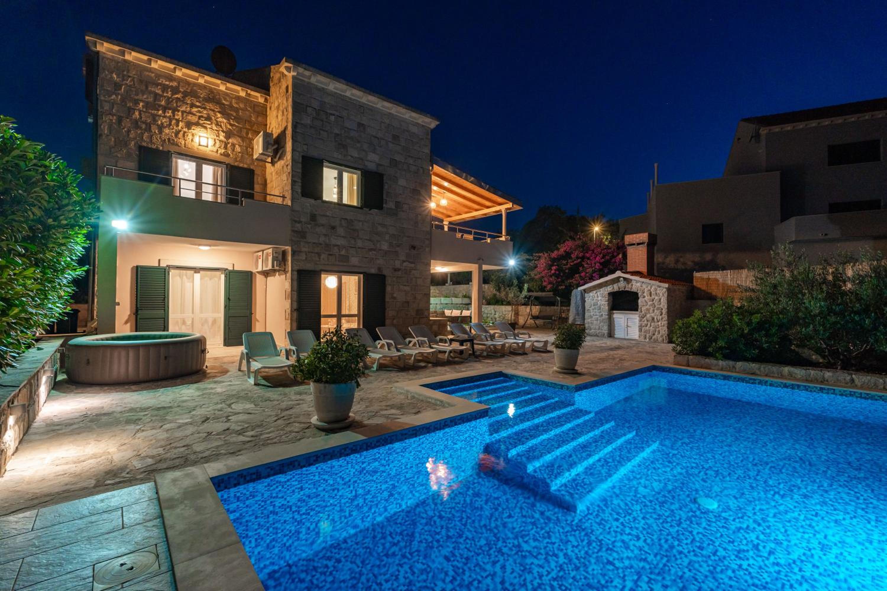 Villa Petmat - with private pool and 6 bedrooms