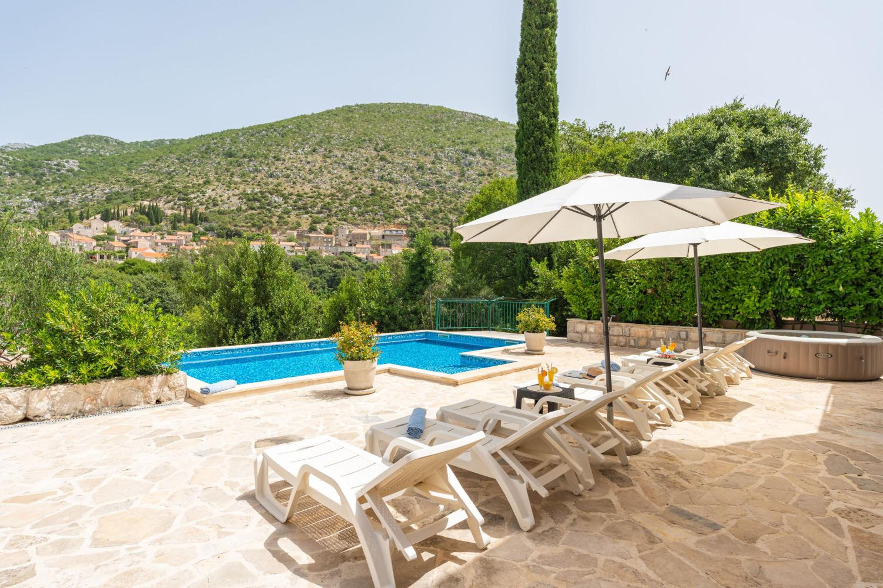 Villa Petmat - with private pool and 6 bedrooms