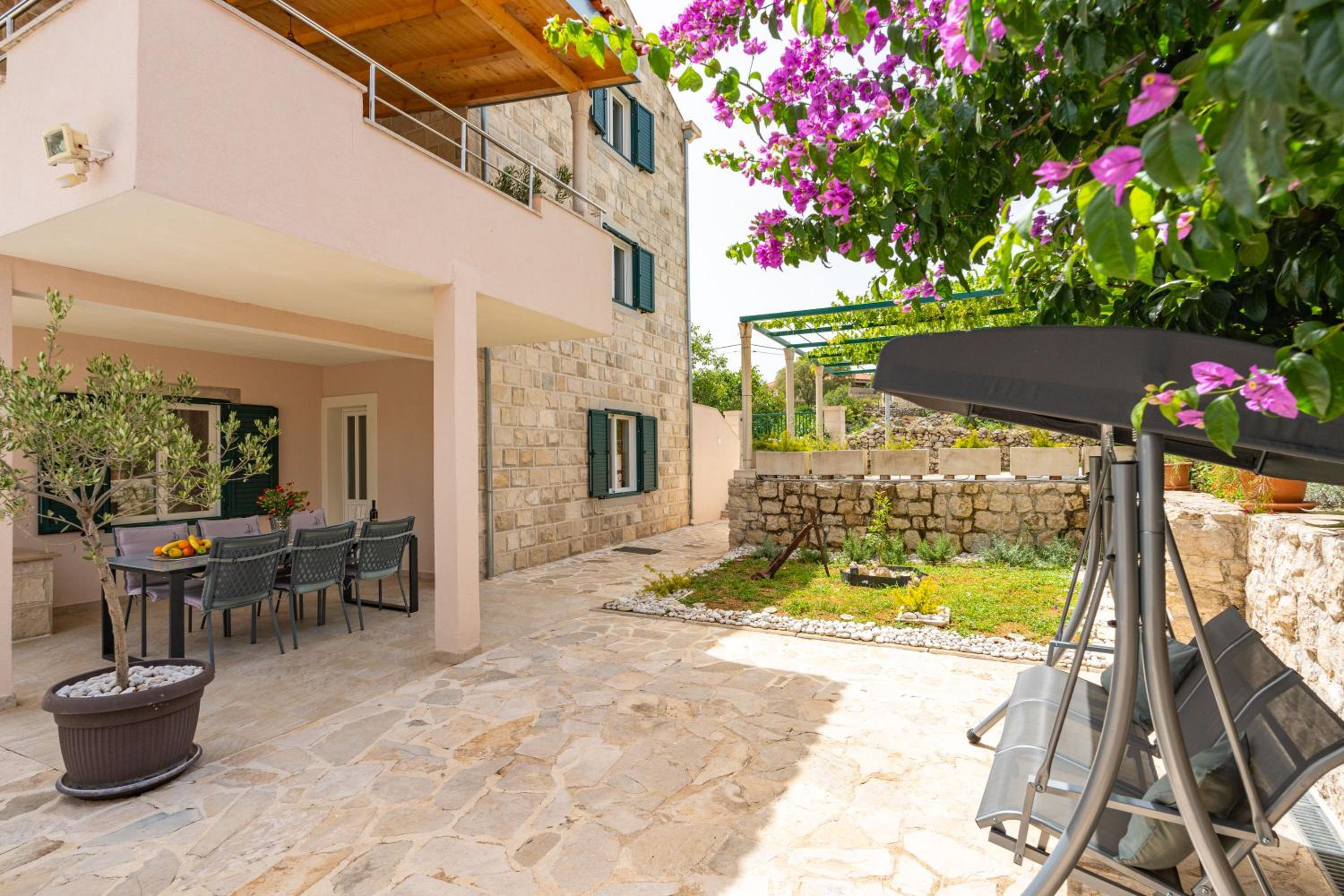 Villa Petmat - with private pool and 6 bedrooms