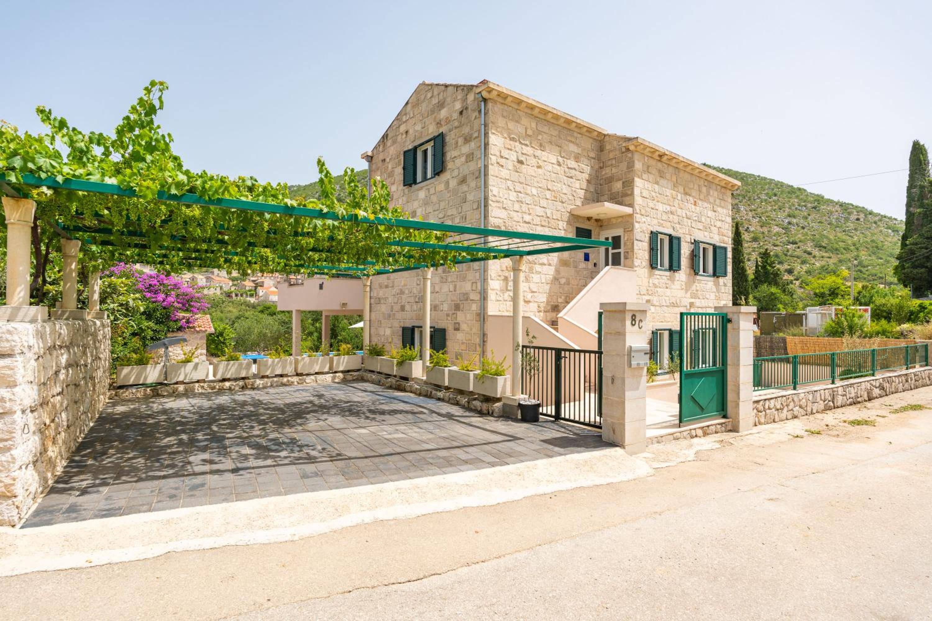 Villa Petmat - with private pool and 6 bedrooms